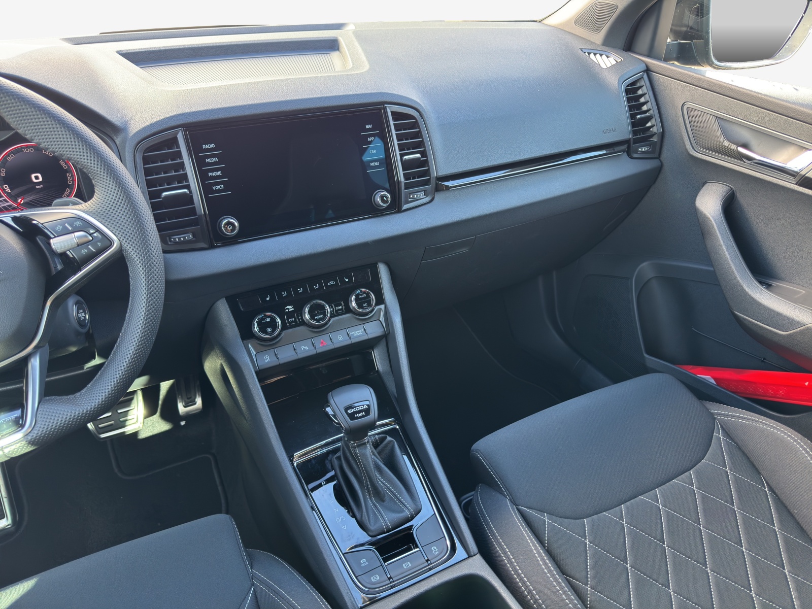 SKODA Karoq 2.0 TSI SportLine 4x4 DSG-image-10