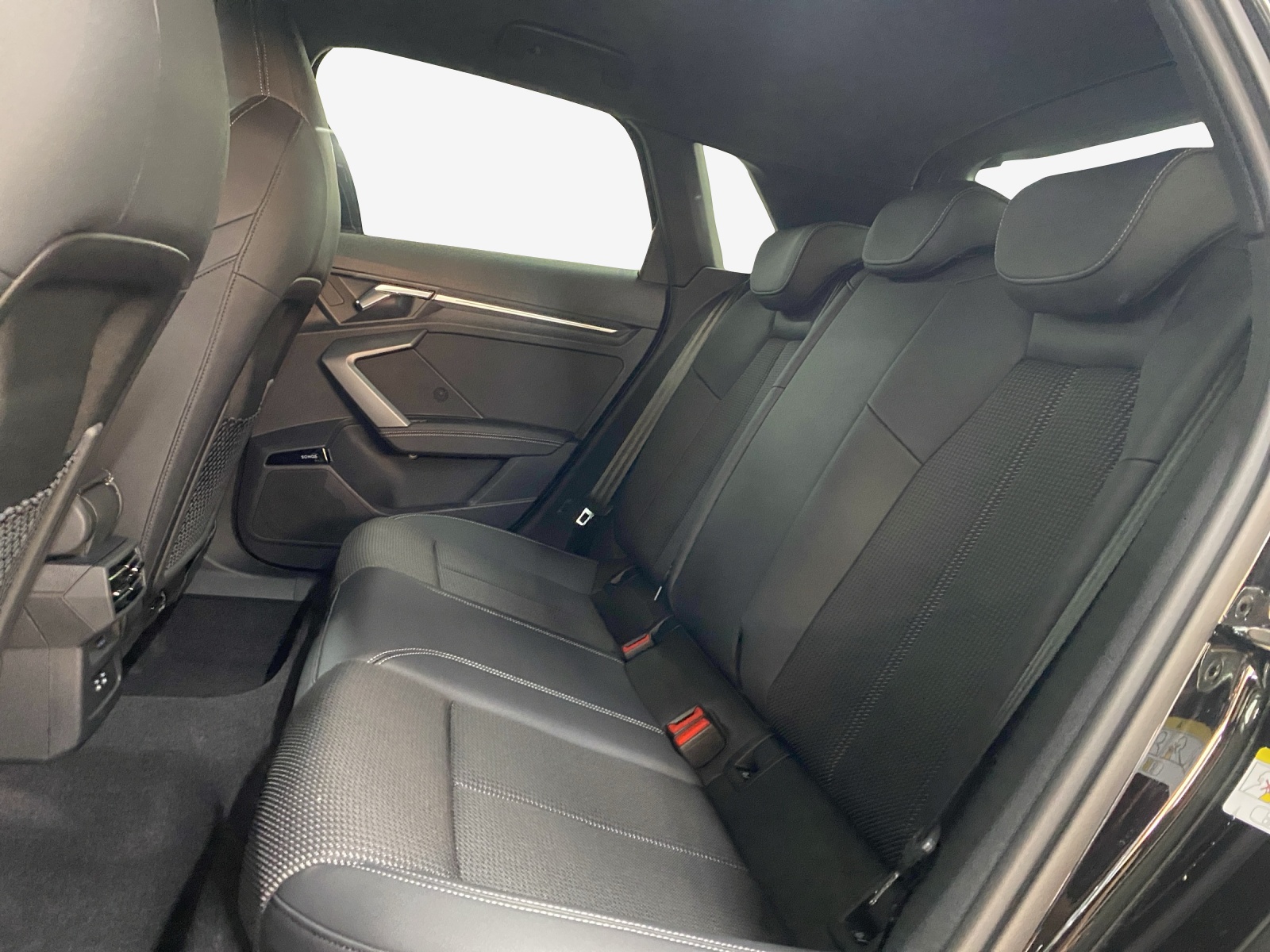 AUDI A3 Sportback TFSI 110 kW Attraction S tronic-image-11