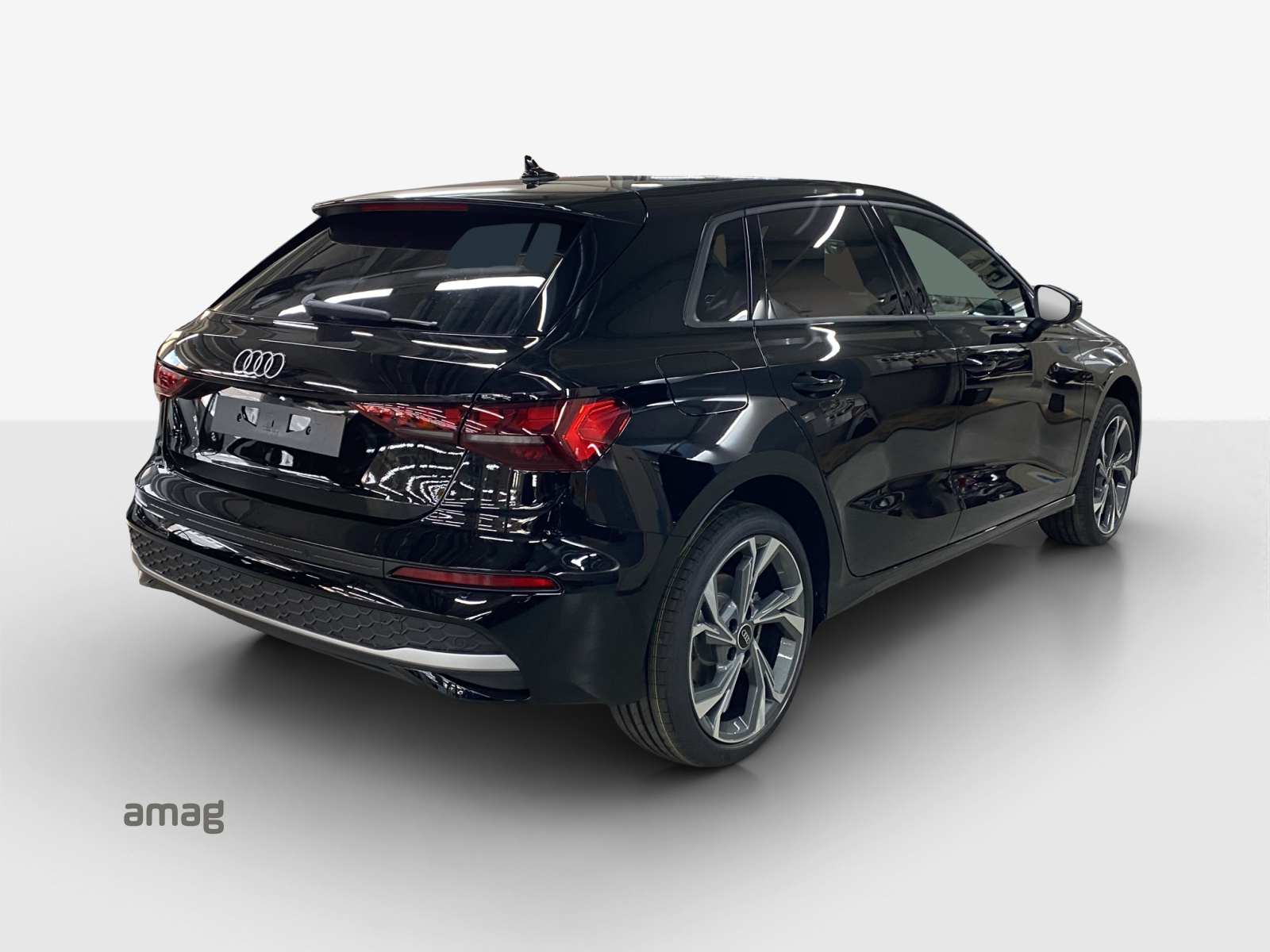 AUDI A3 Sportback TFSI 110 kW Attraction S tronic-image-4