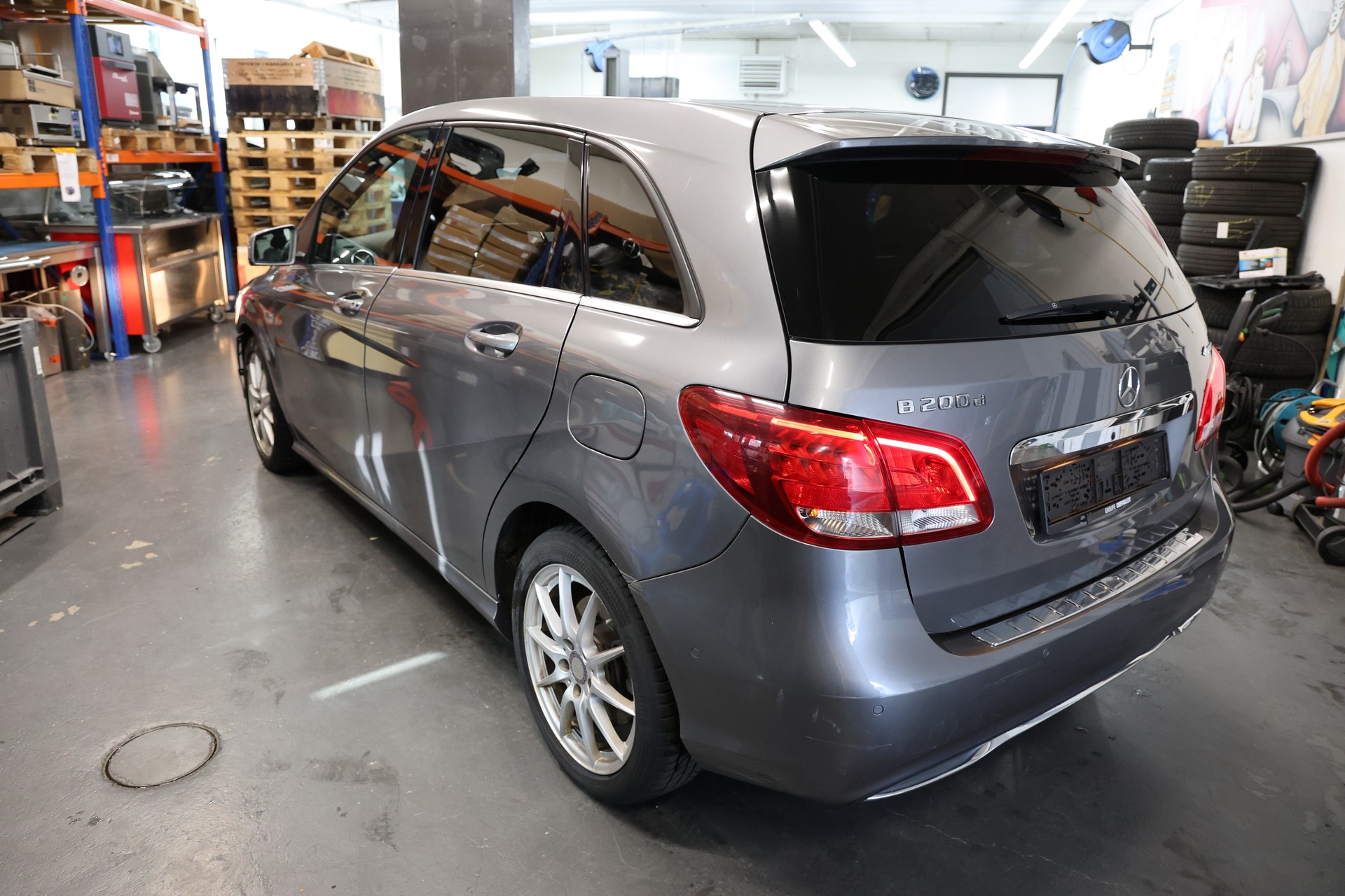 MERCEDES-BENZ B 200 CDI AMG Line 4Matic 7G-DCT-showroom-element-3