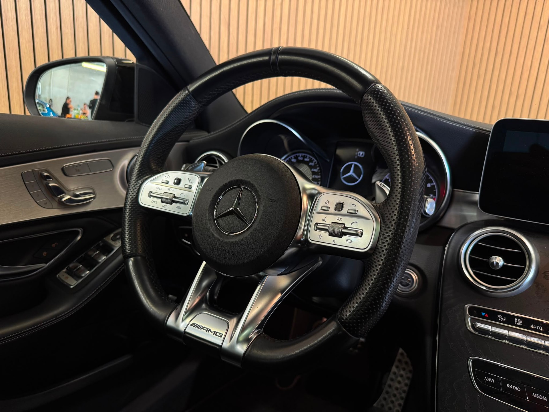 MERCEDES-BENZ C 63 AMG Speedshift-image-12