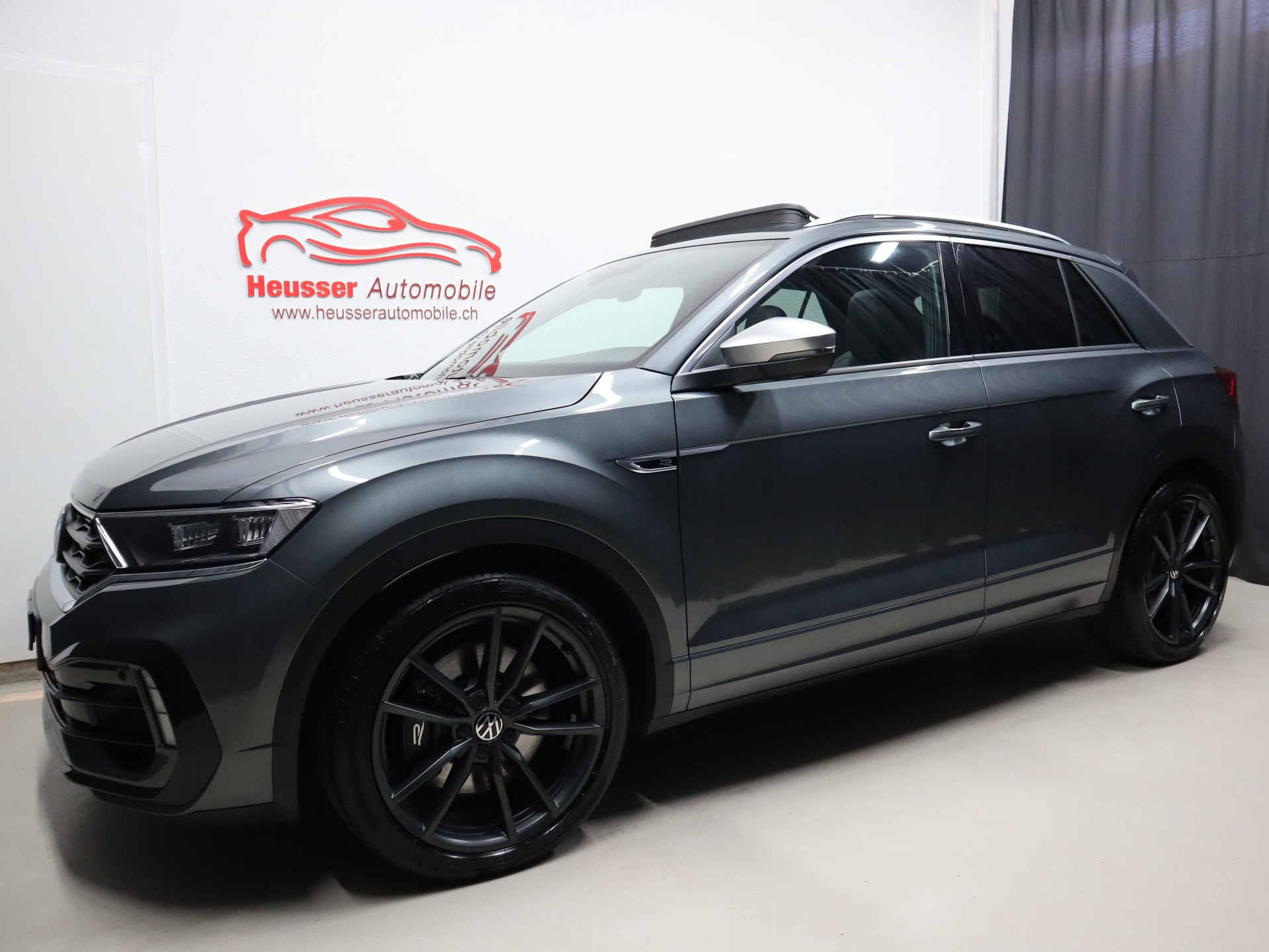 VW T-Roc 2.0 TSI R DSG 4Motion Performance - Panorama - Navi - AKRAPOVIC - Sportsitze - Beats - Kamera - 301 PS-showroom-element-1