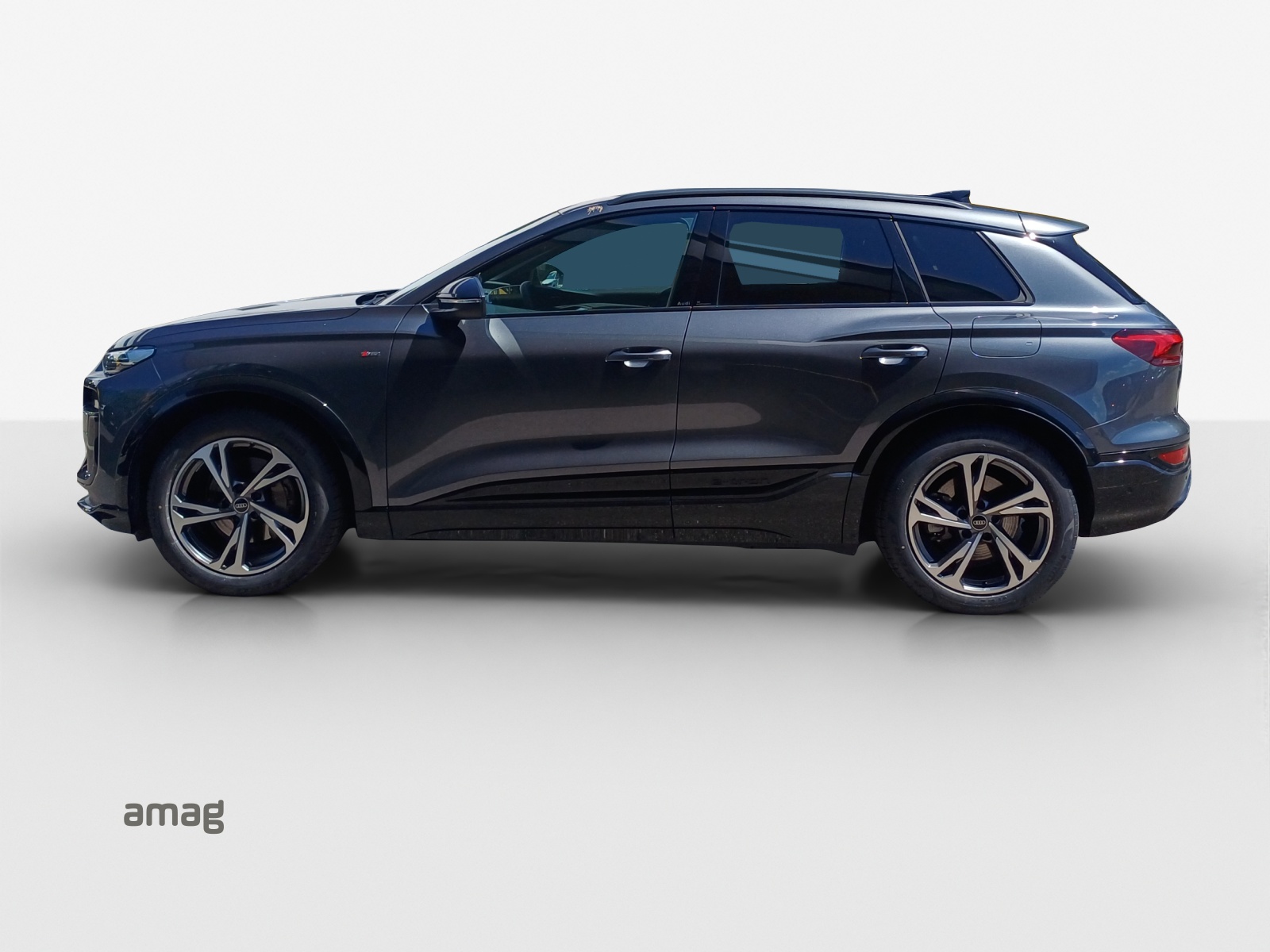 AUDI Q6 e-tron quattro-showroom-element-1