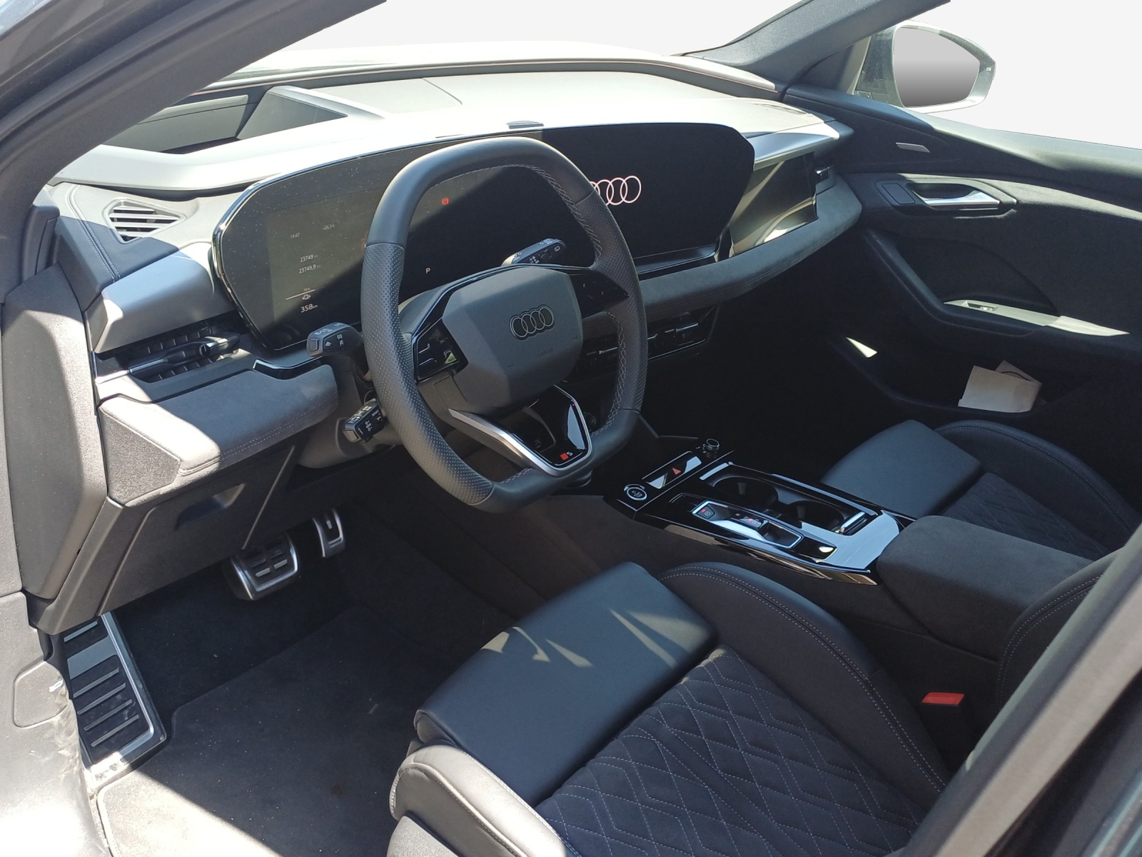 AUDI Q6 e-tron quattro-image-8