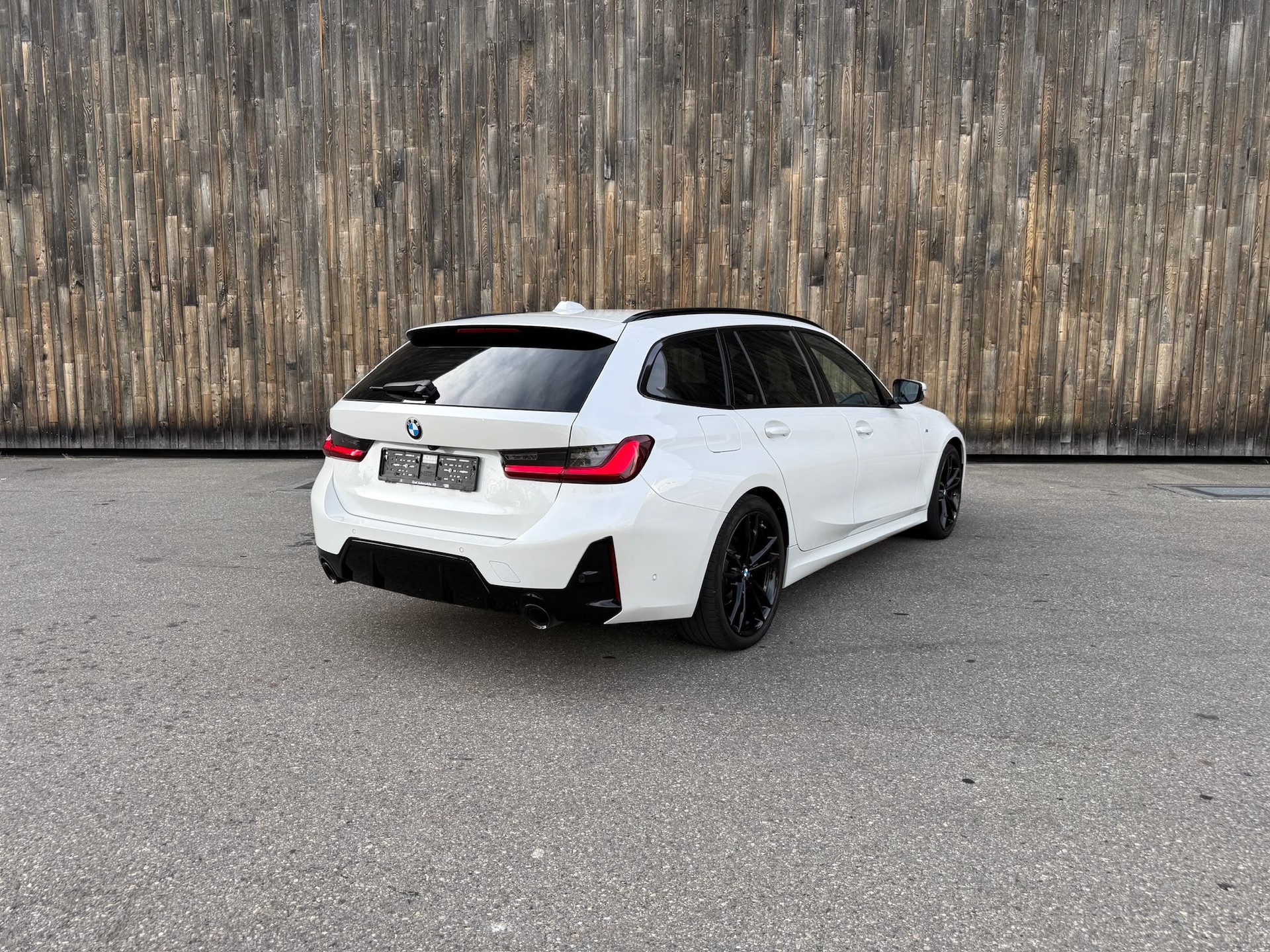 BMW 320d xDrive 48V Touring Steptronic M Sport-image-7