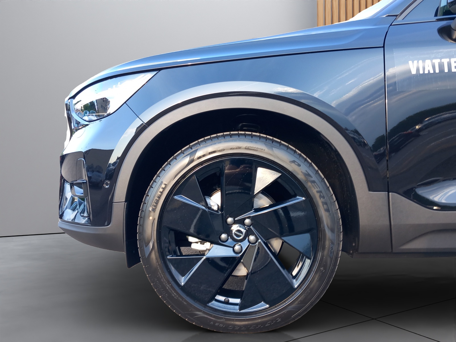 VOLVO XC40 2.0 B4 MH Black Edition-image-21