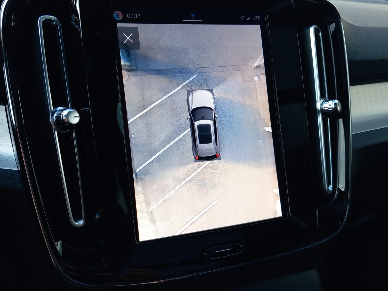 VOLVO XC40 2.0 B4 MH Black Edition-image-16