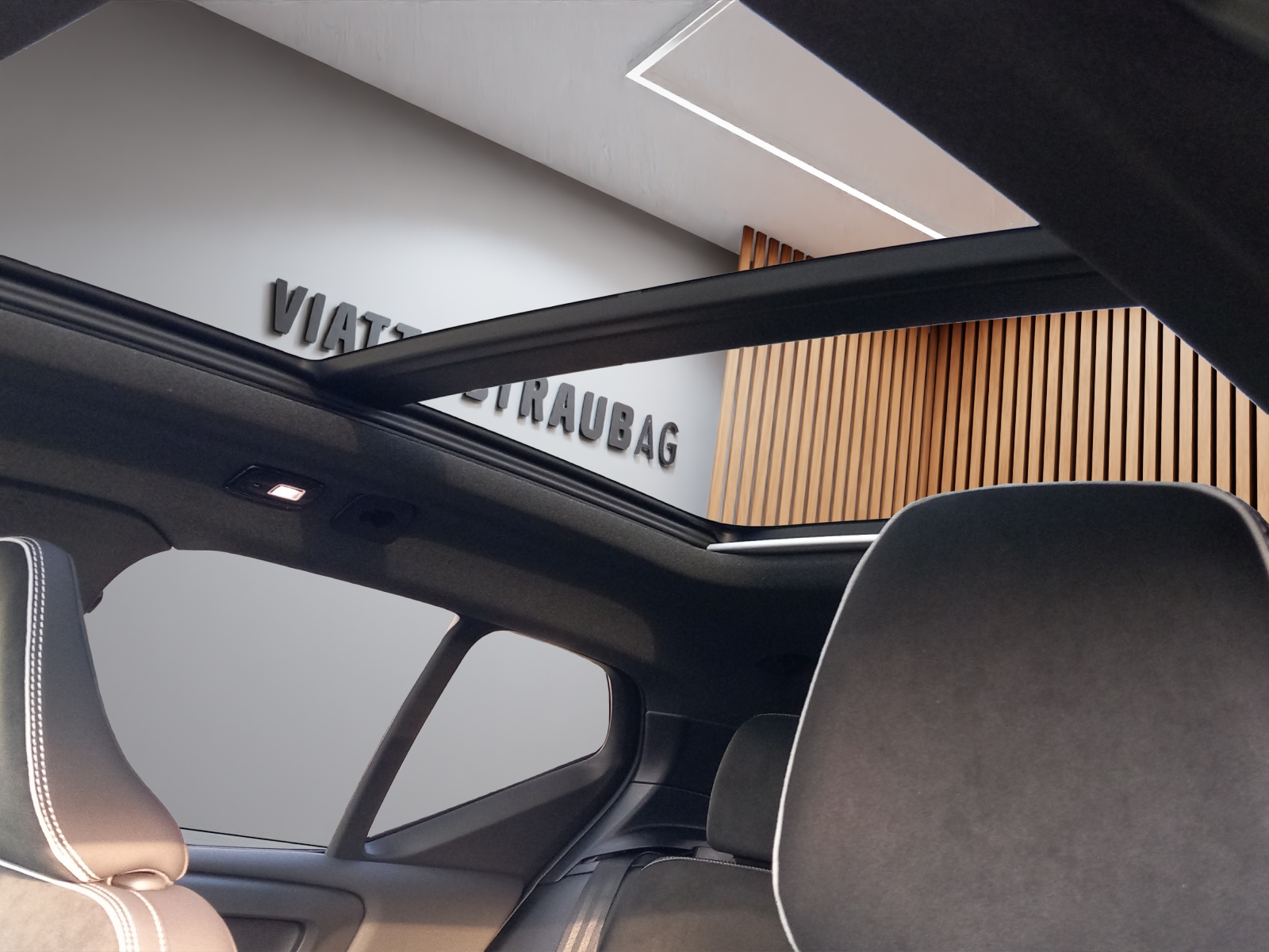 VOLVO XC40 2.0 B4 MH Black Edition-image-17
