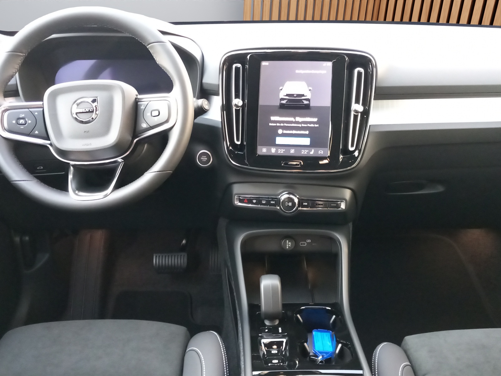 VOLVO XC40 2.0 B4 MH Black Edition-image-13