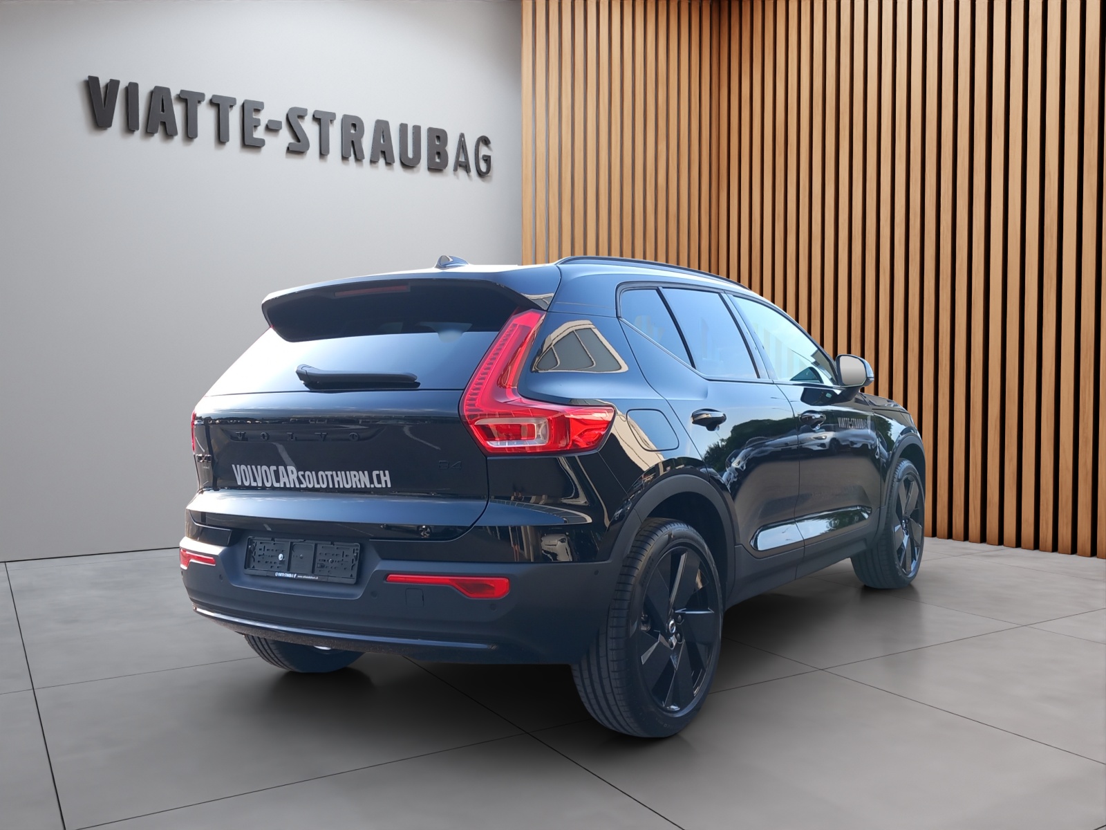 VOLVO XC40 2.0 B4 MH Black Edition-image-4
