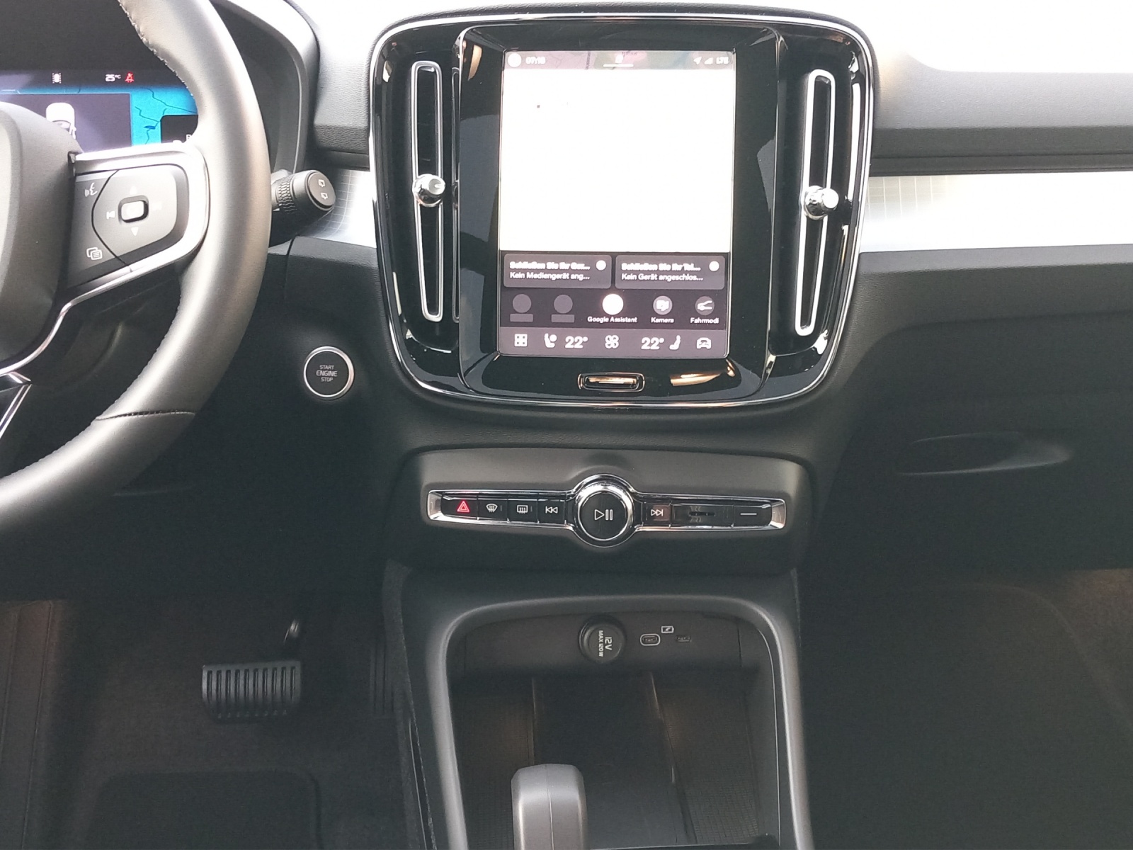 VOLVO XC40 2.0 B4 MH Black Edition-image-14
