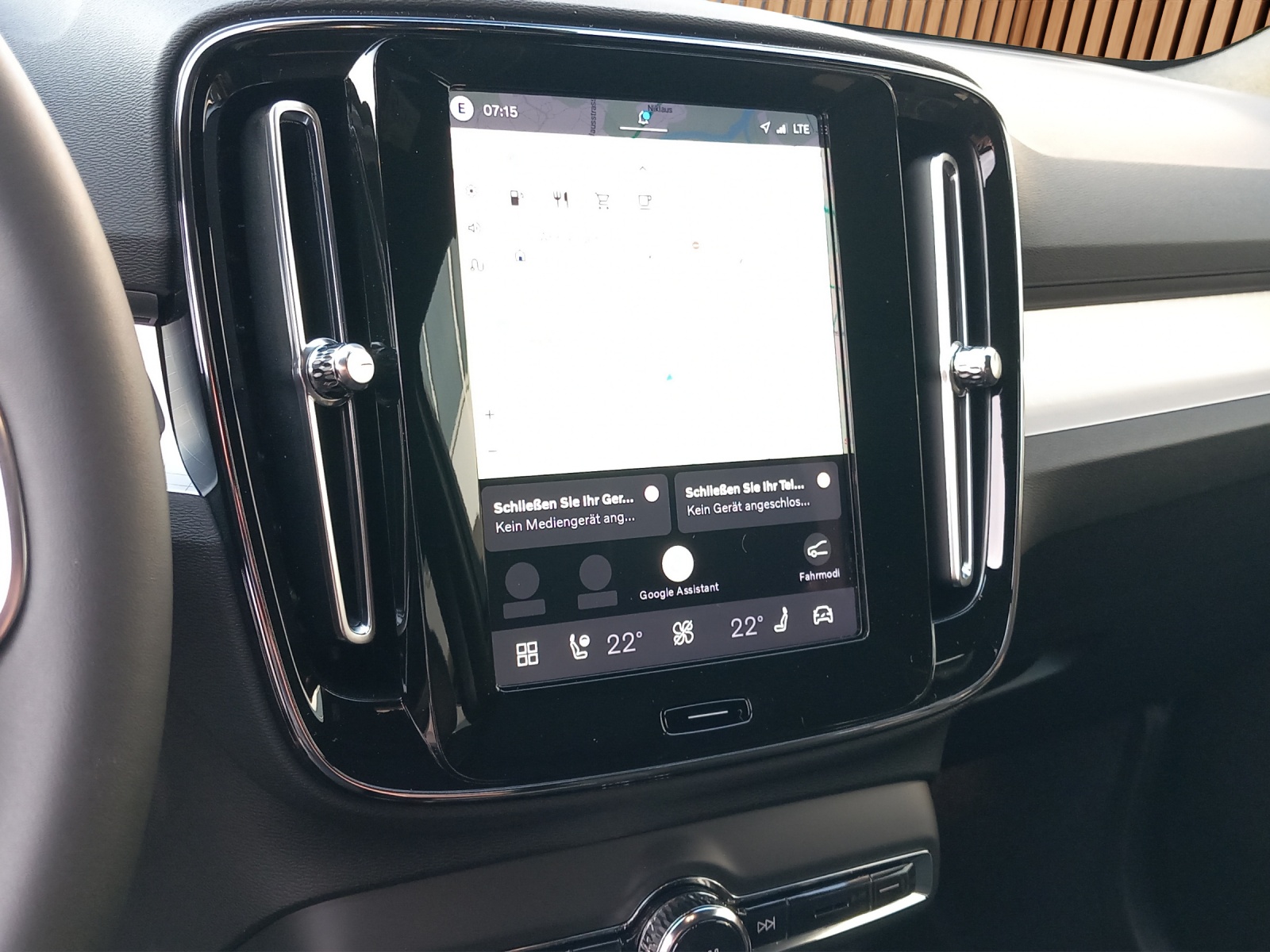 VOLVO XC40 2.0 B4 MH Black Edition-image-15