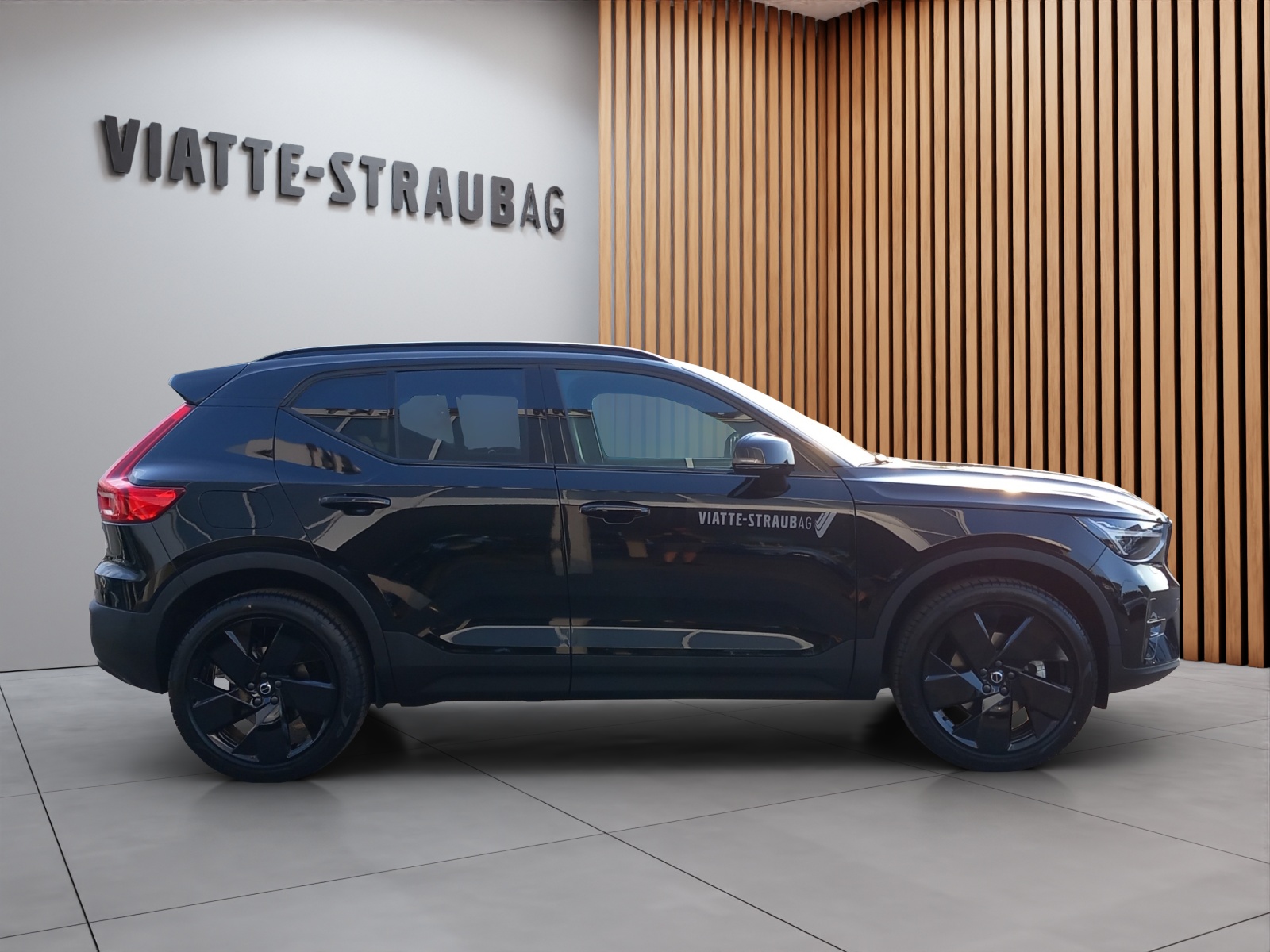 VOLVO XC40 2.0 B4 MH Black Edition-image-5