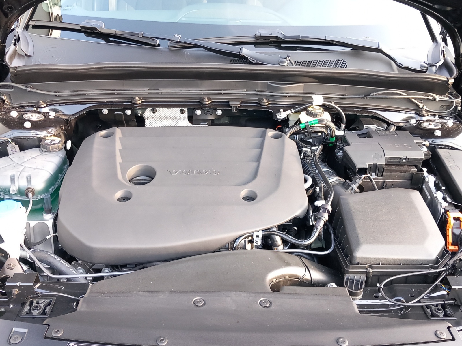 VOLVO XC40 2.0 B4 MH Black Edition-image-22