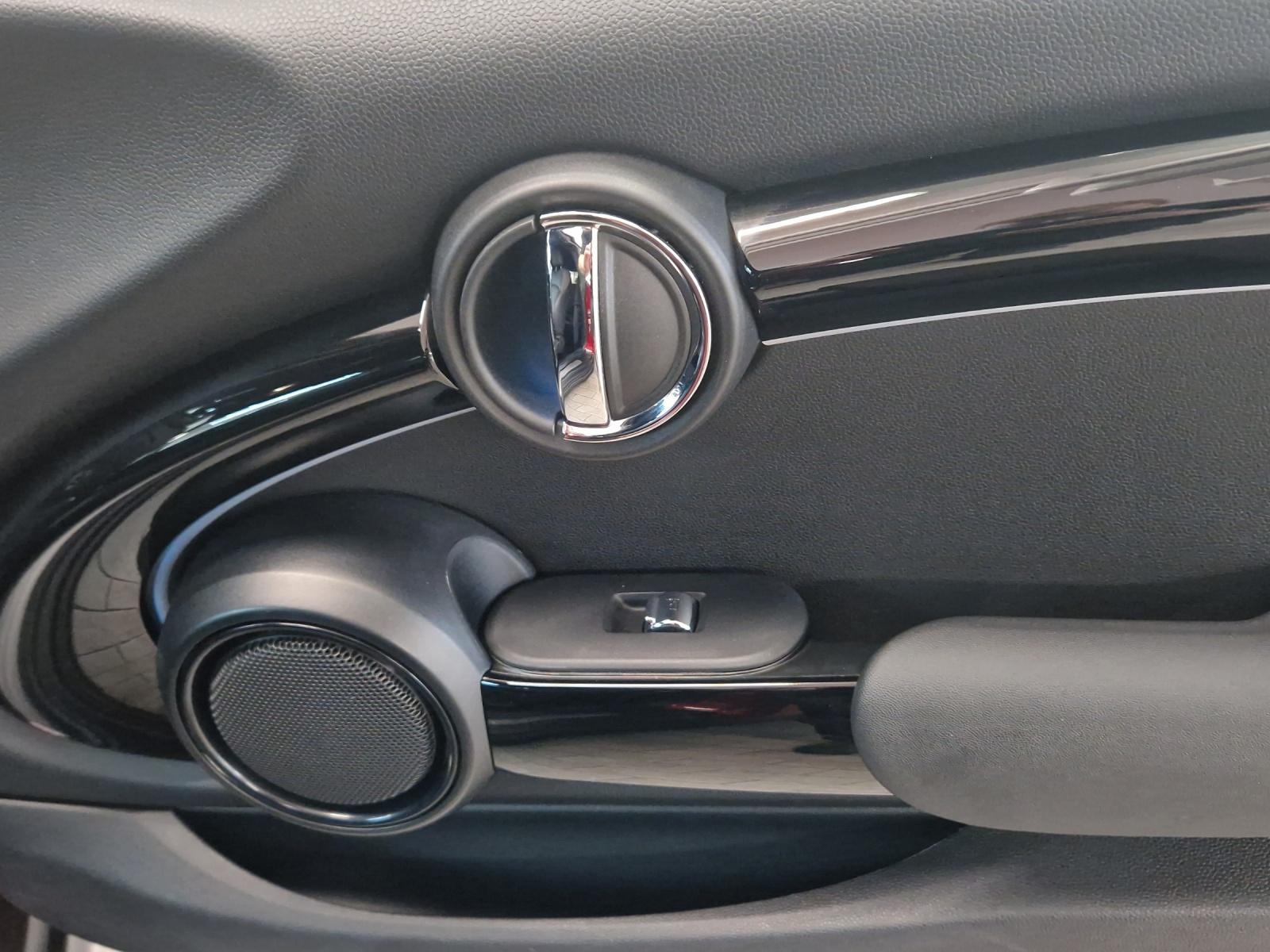 MINI Cooper SE F56-image-13