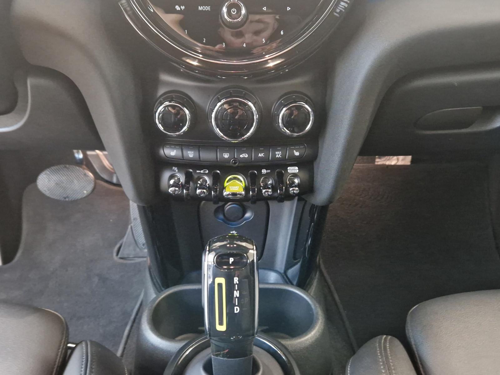 MINI Cooper SE F56-image-14