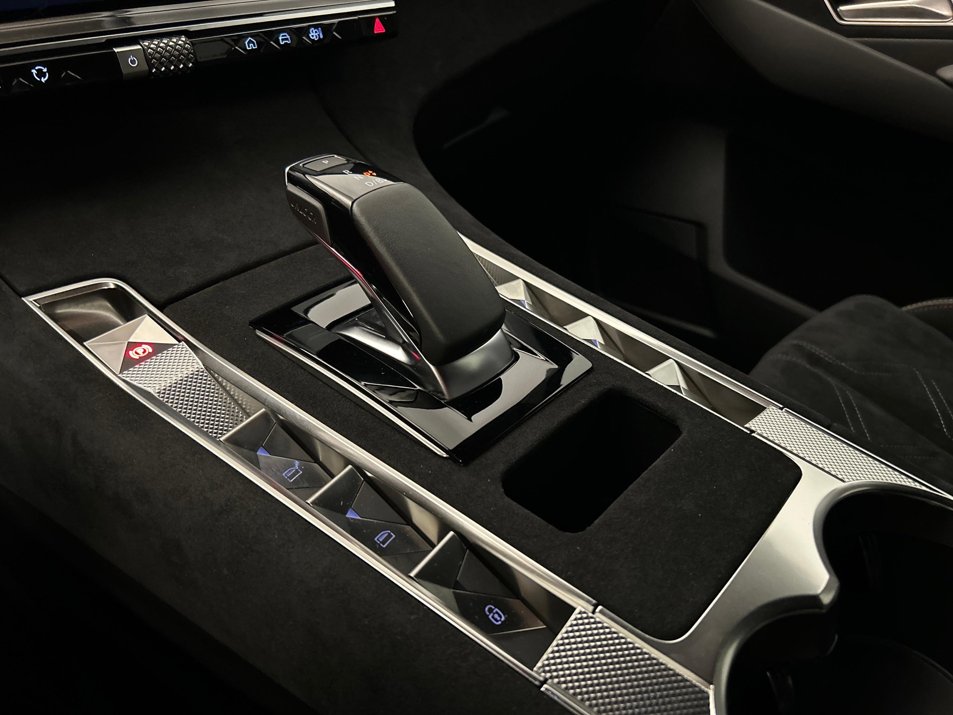 DS AUTOMOBILES 7 1.6 E-Tense Ligne Noire 4x4-image-13