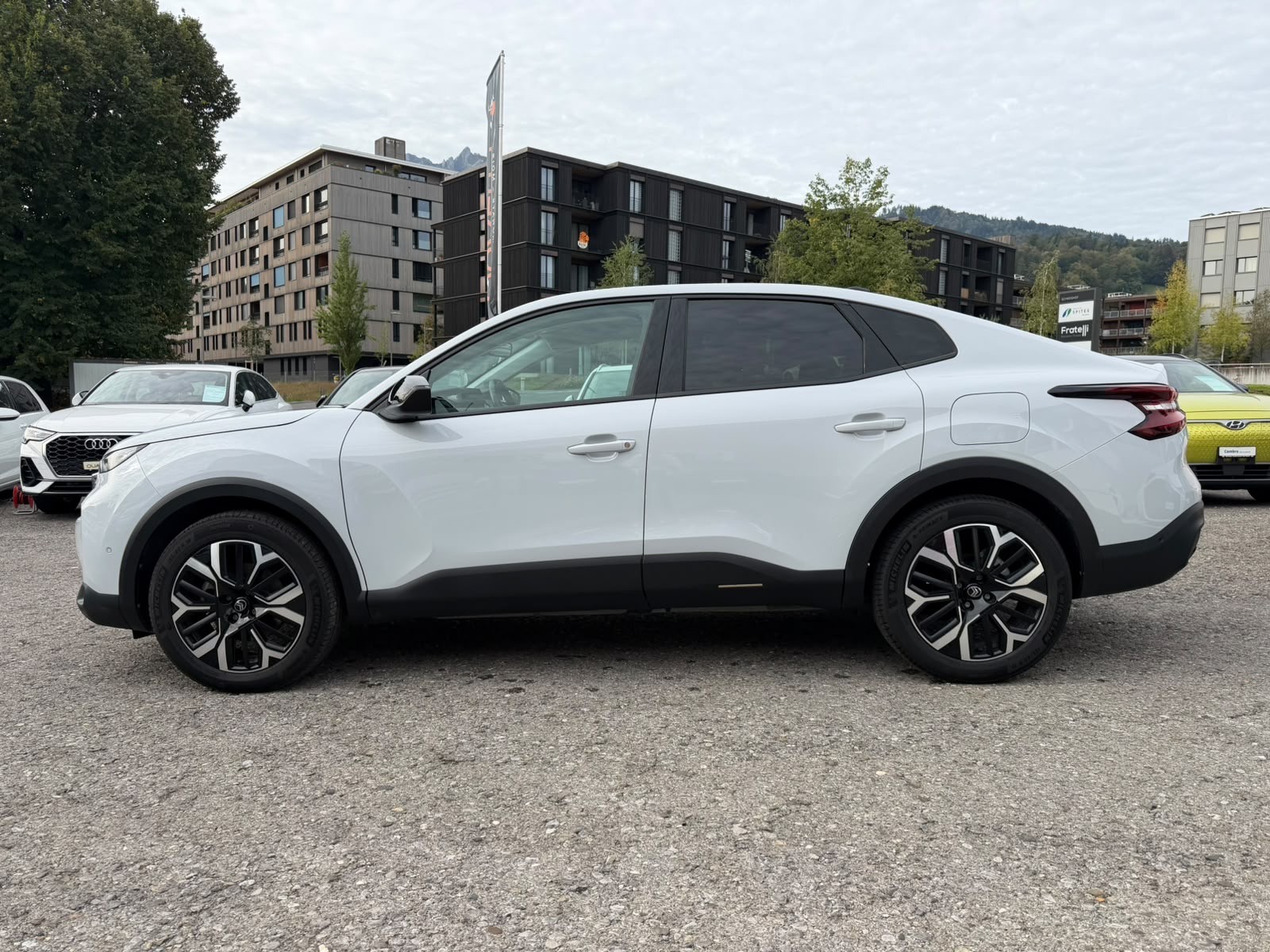 CITROEN C4 X HEV Max-showroom-element-1