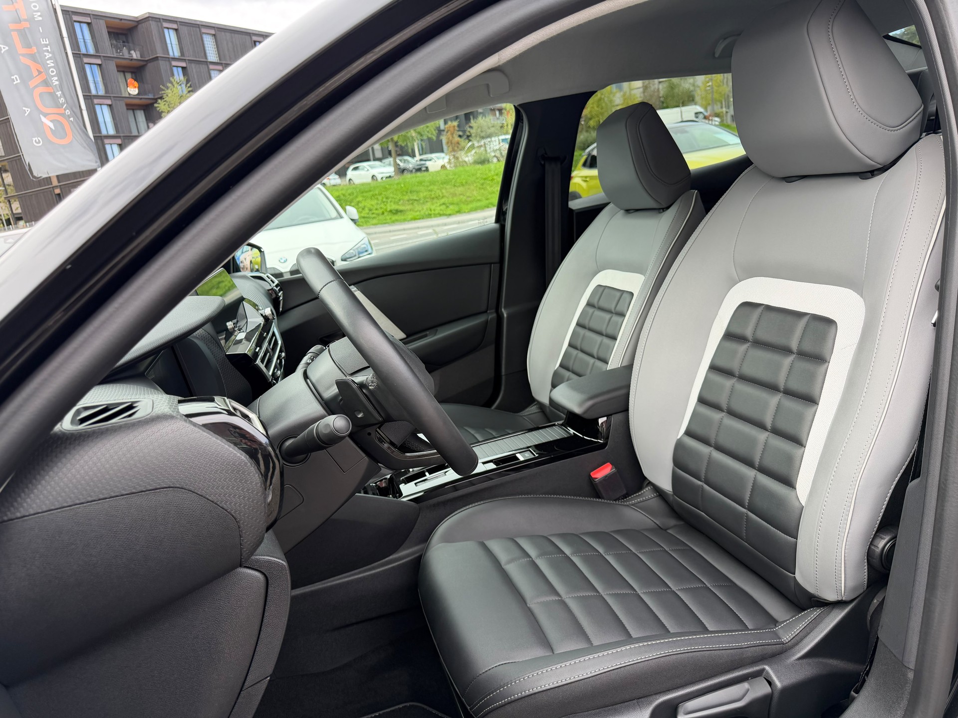CITROEN C4 X HEV Max-image-24