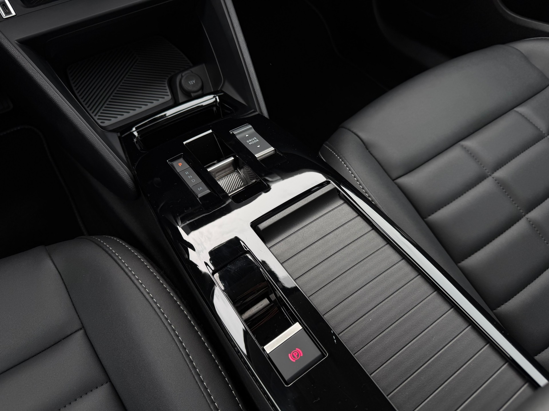CITROEN C4 X HEV Max-image-21