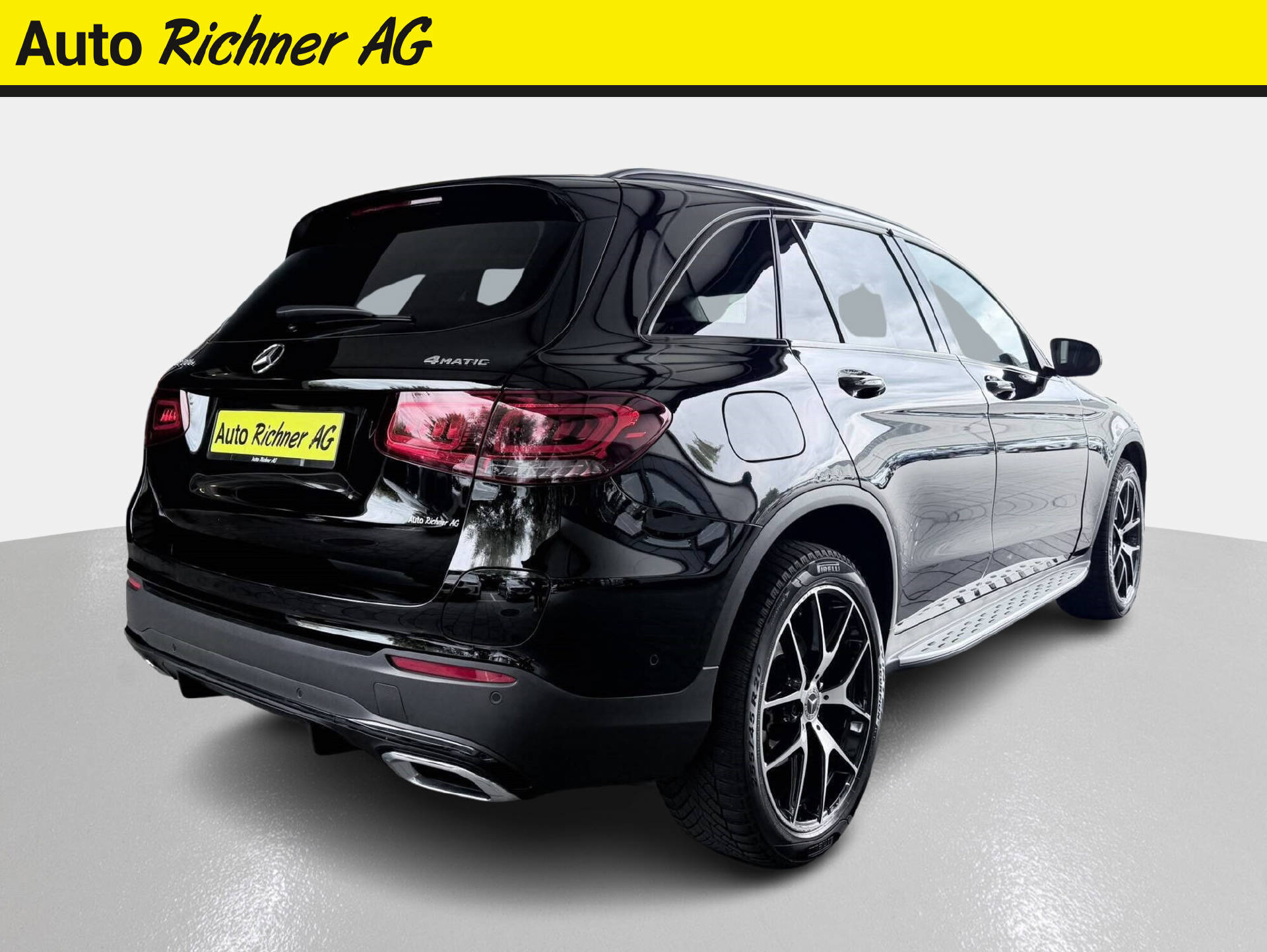 MERCEDES-BENZ GLC 300 e AMG Line 4m-showroom-element-3