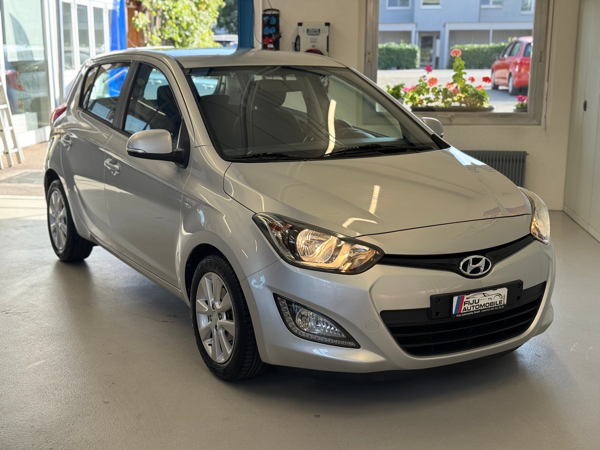 HYUNDAI i20 1.4 Amplia Automatic-image-2