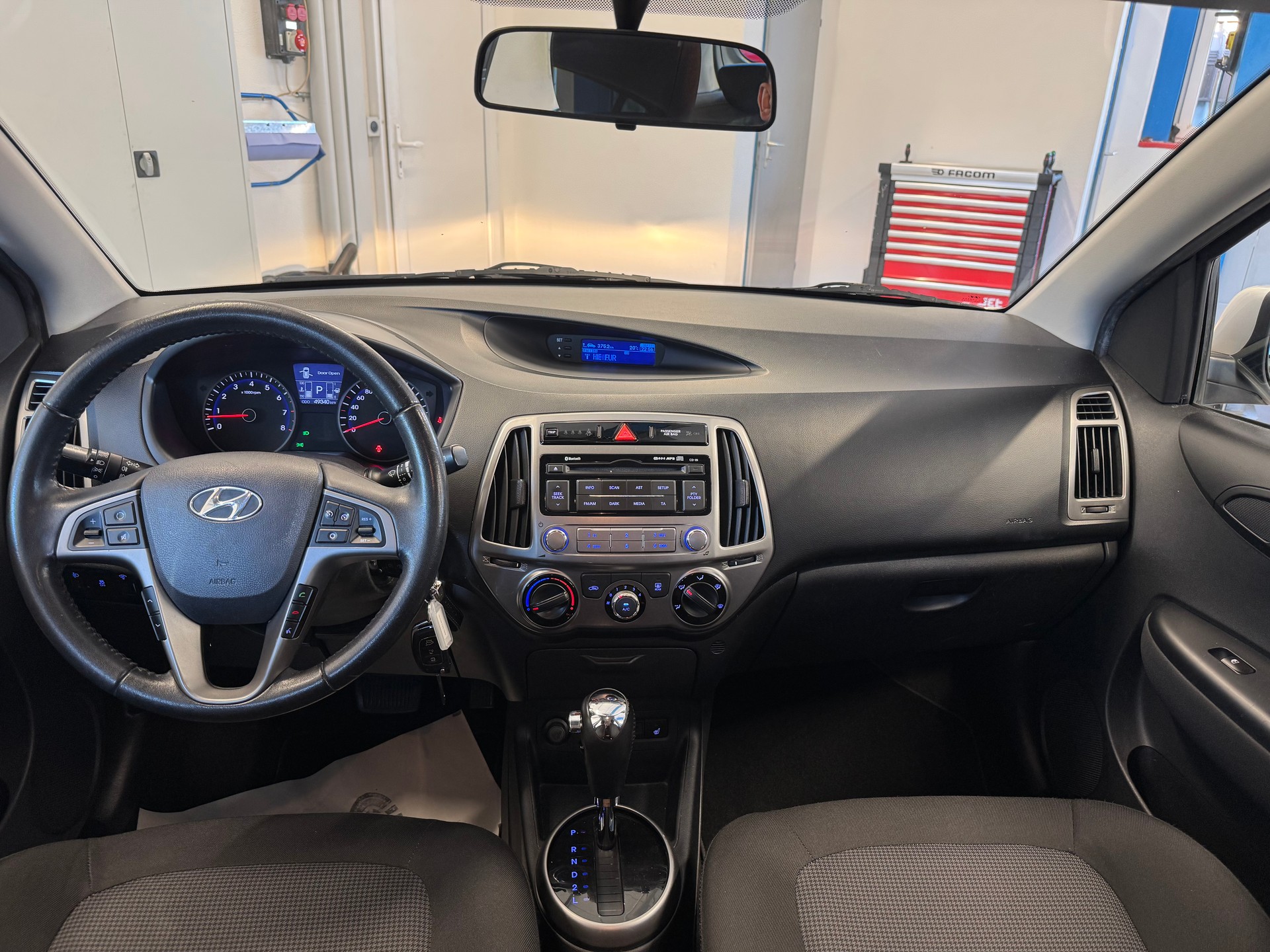 HYUNDAI i20 1.4 Amplia Automatic-image-8