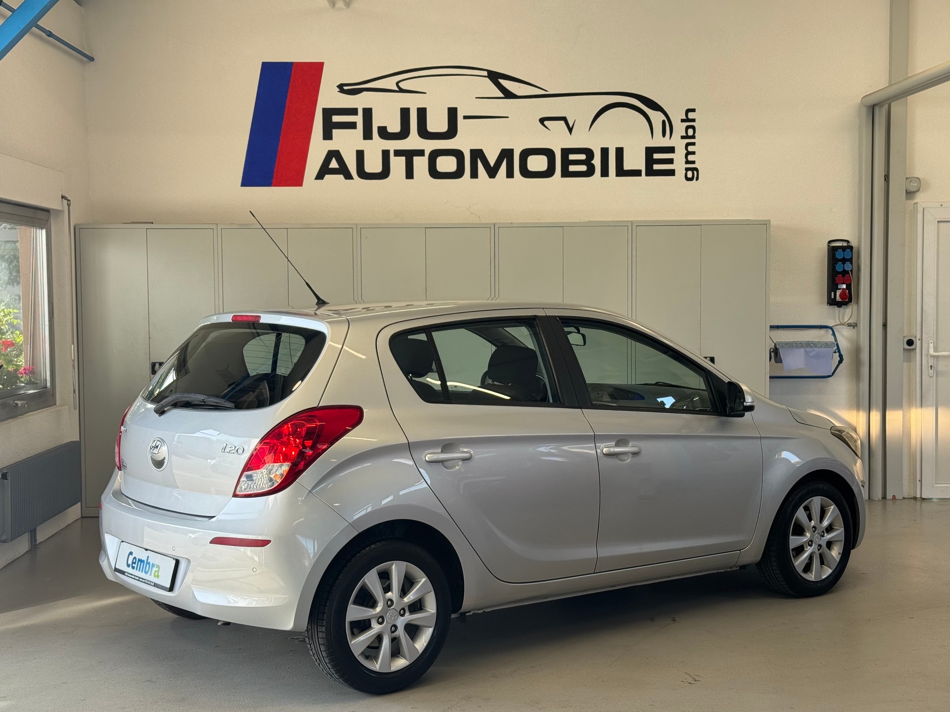 HYUNDAI i20 1.4 Amplia Automatic-image-3