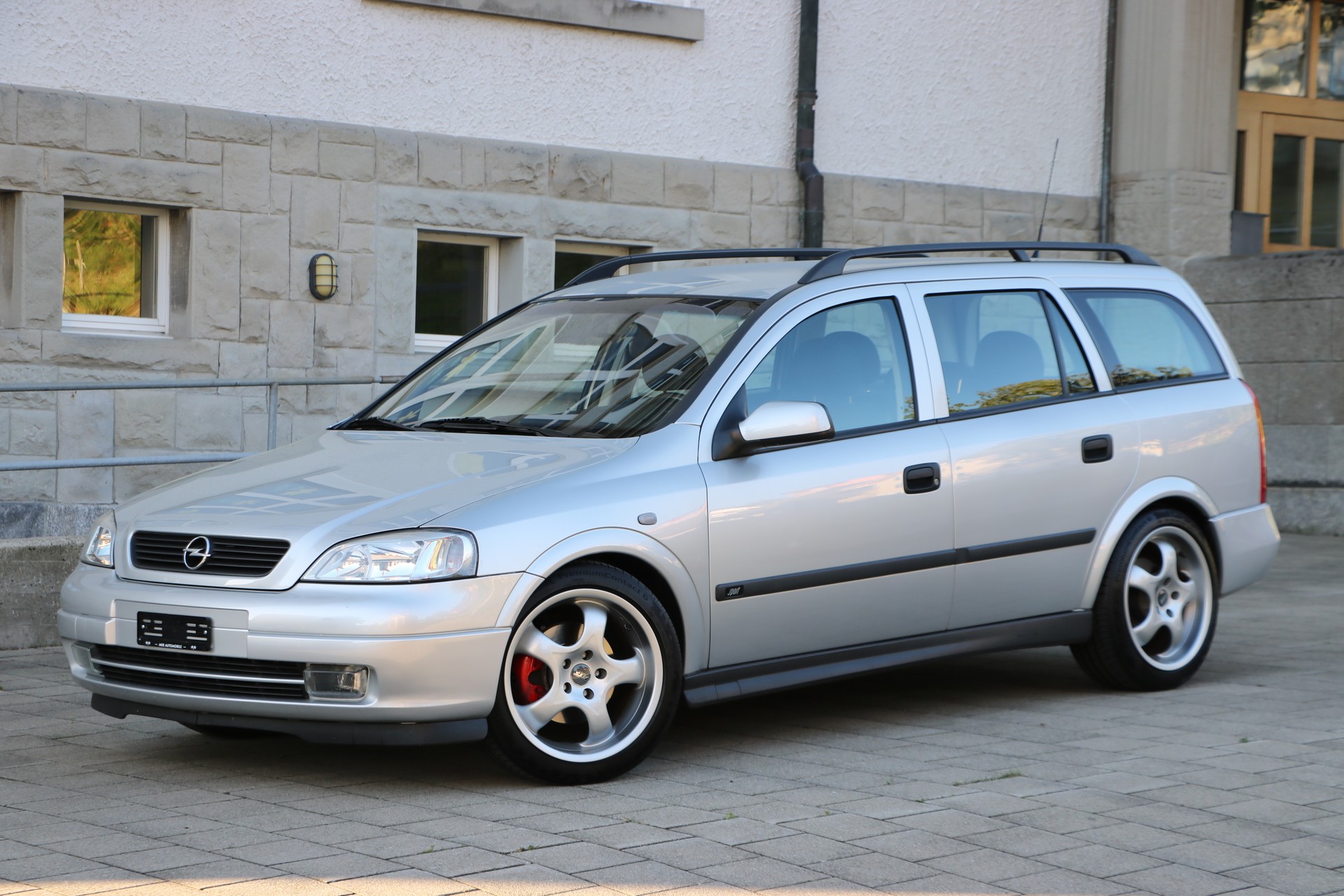 OPEL Astra Caravan 2.2i 16V Sport
