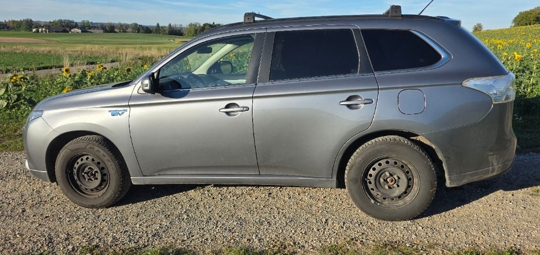 MITSUBISHI Outlander 2.0 PHEV Intense-image-2