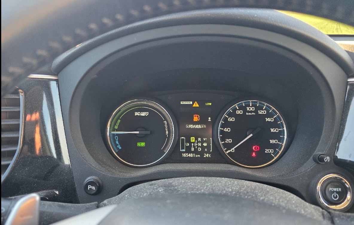 MITSUBISHI Outlander 2.0 PHEV Intense-image-5