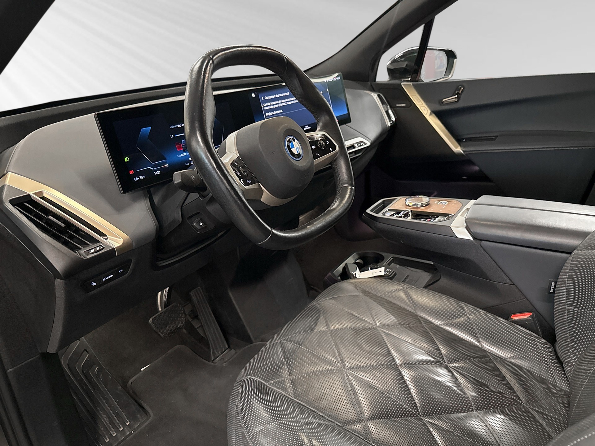 BMW iX xDrive40-showroom-element-3