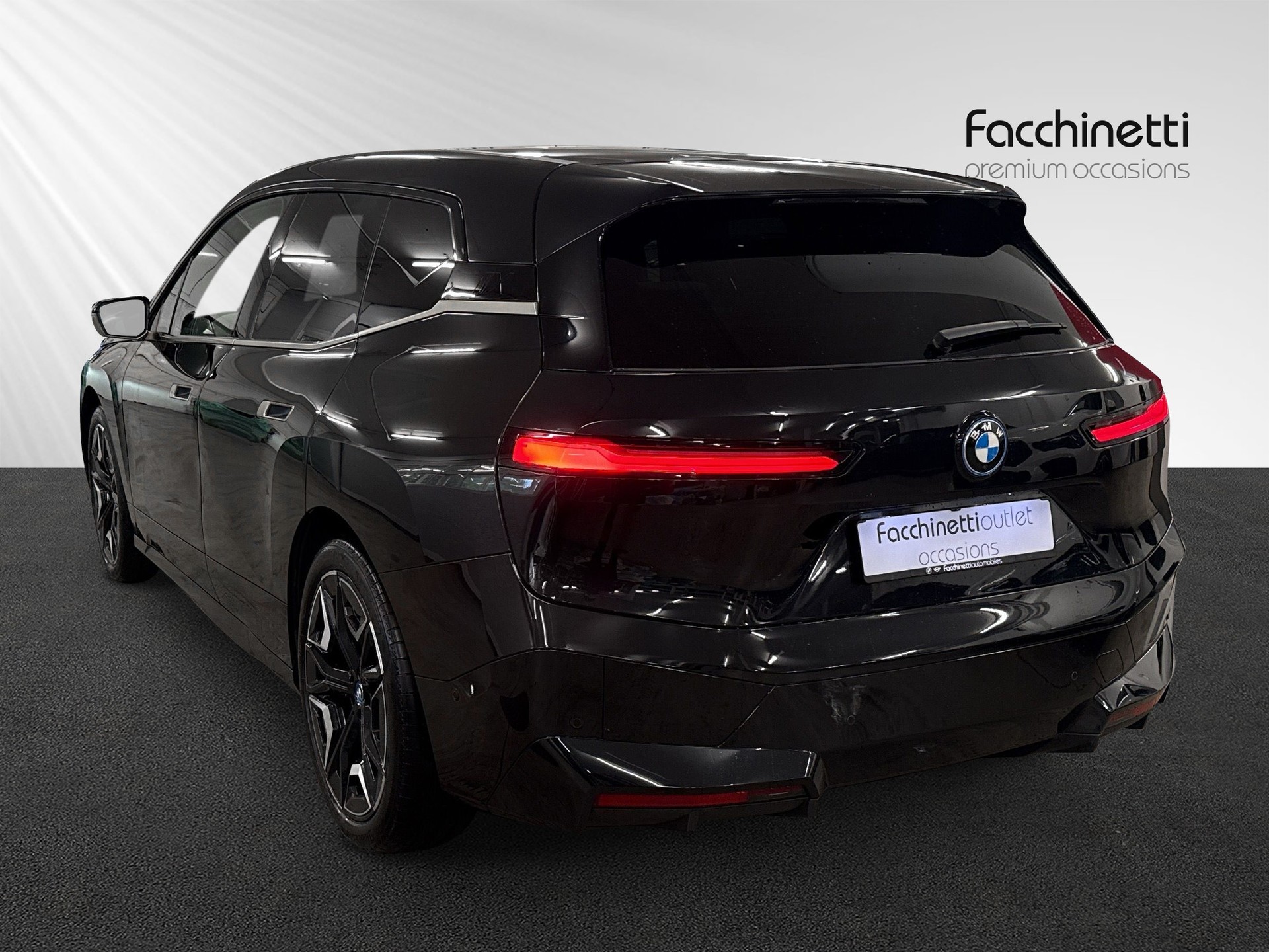 BMW iX xDrive40-showroom-element-2