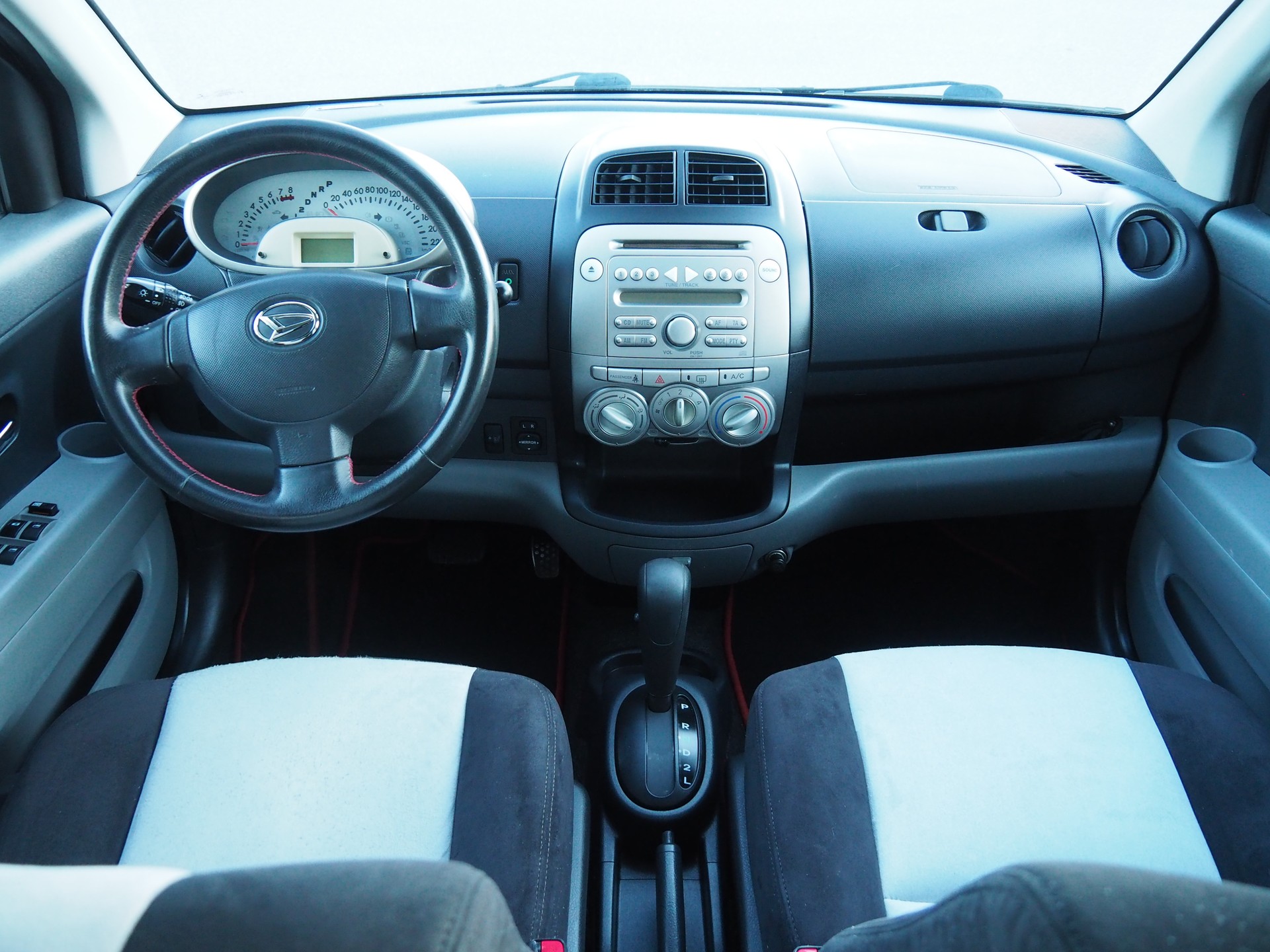 DAIHATSU Sirion 1.3 eco-4WD Automatic-image-9