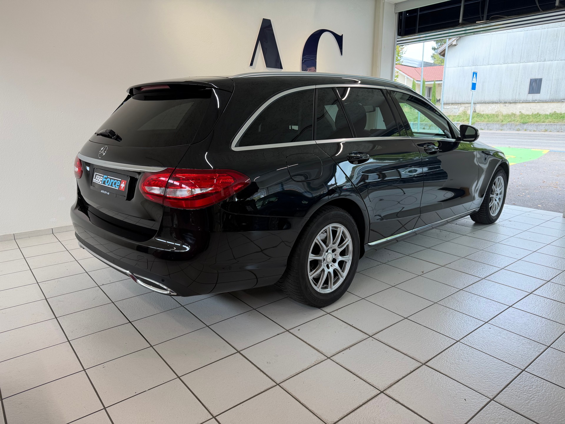 MERCEDES-BENZ C 200 Avantgarde-image-1