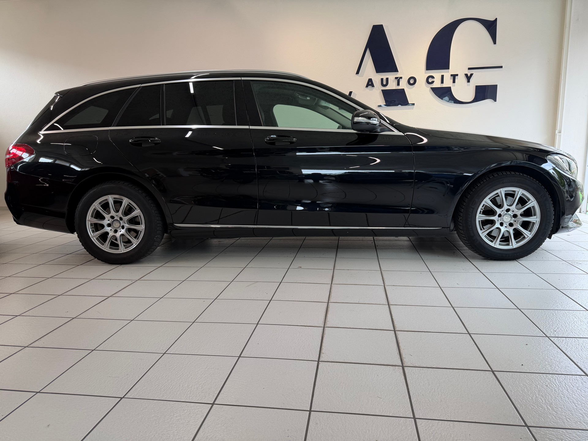 MERCEDES-BENZ C 200 Avantgarde-image-2