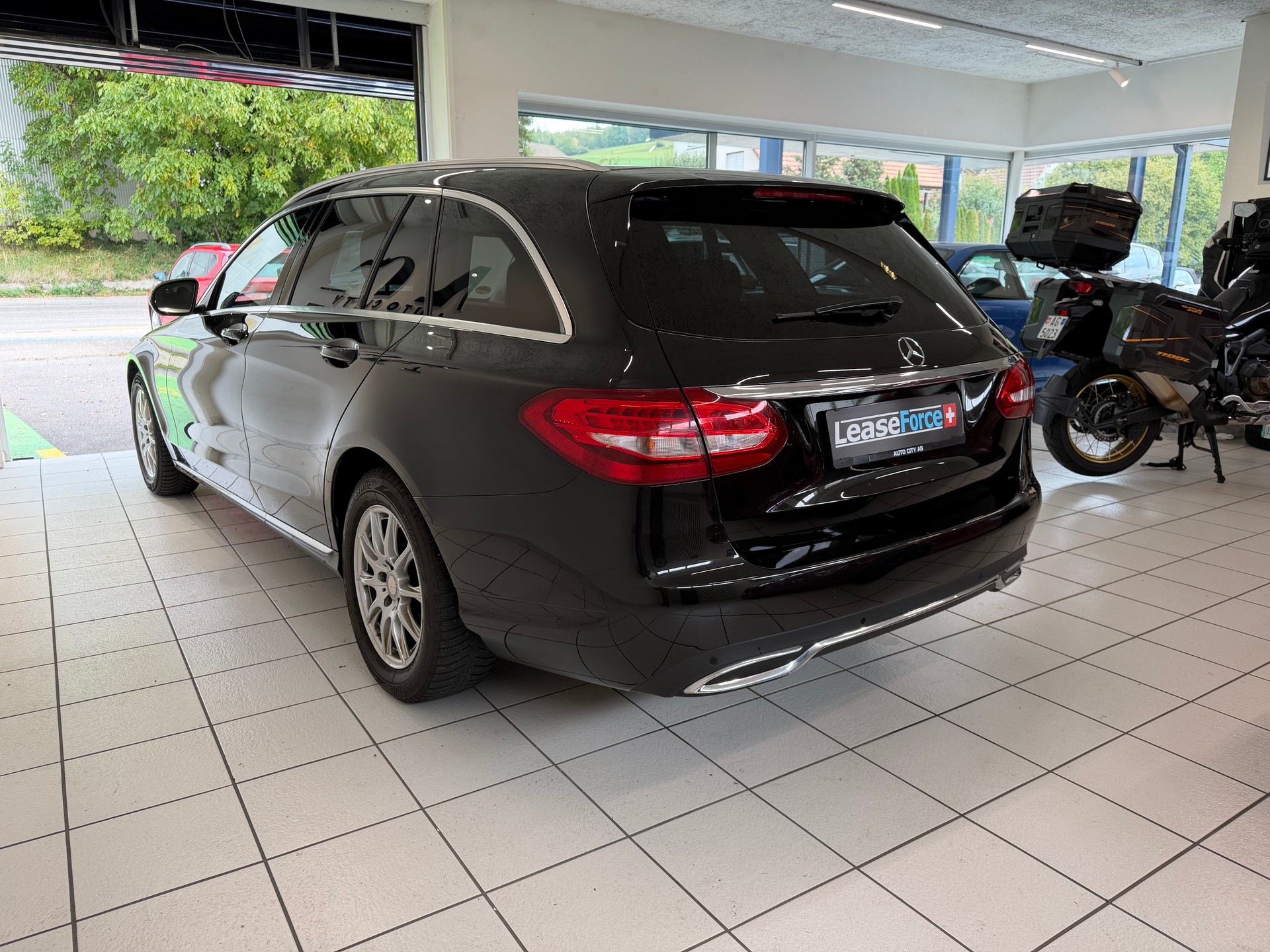 MERCEDES-BENZ C 200 Avantgarde-image-3