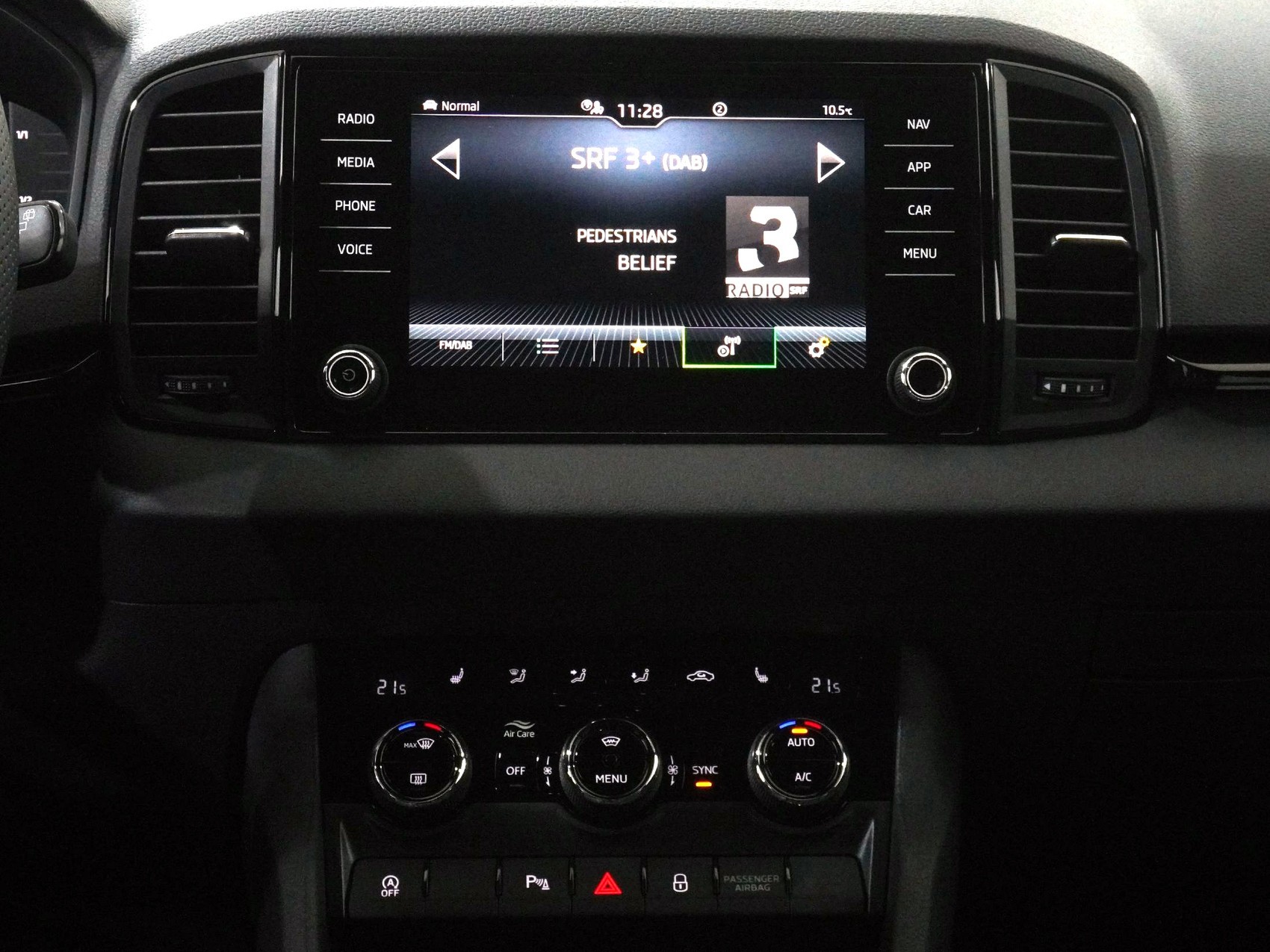 SKODA Karoq 1.5 TSI SportLine DSG-image-14