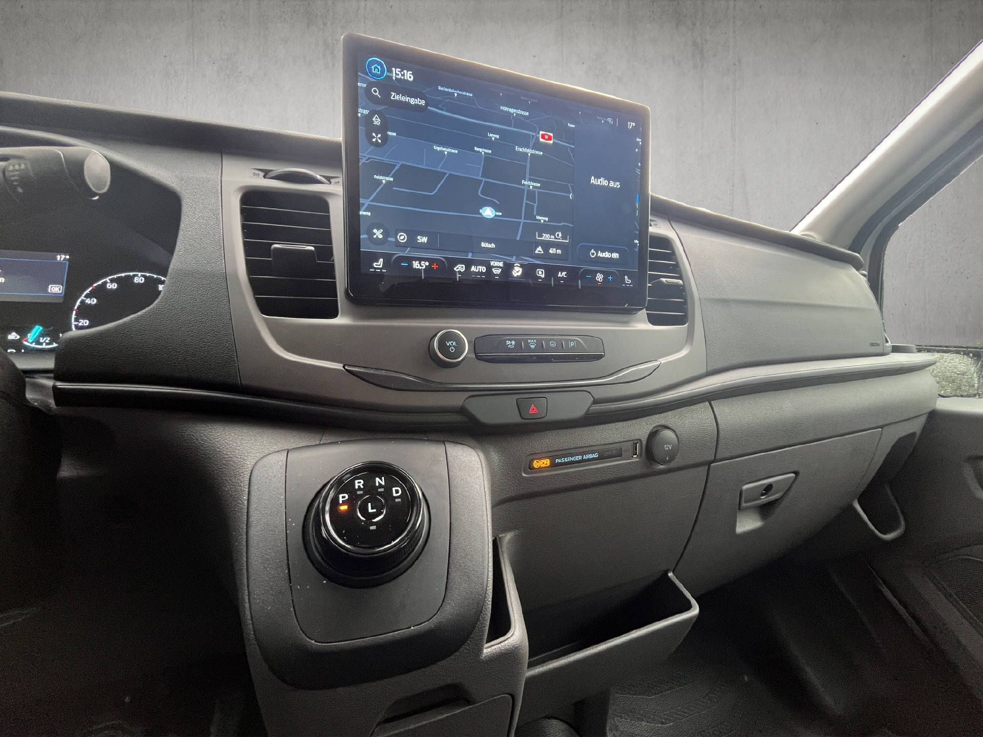 FORD E-Transit Van 350 L2H2 67kWh Trend-image-12