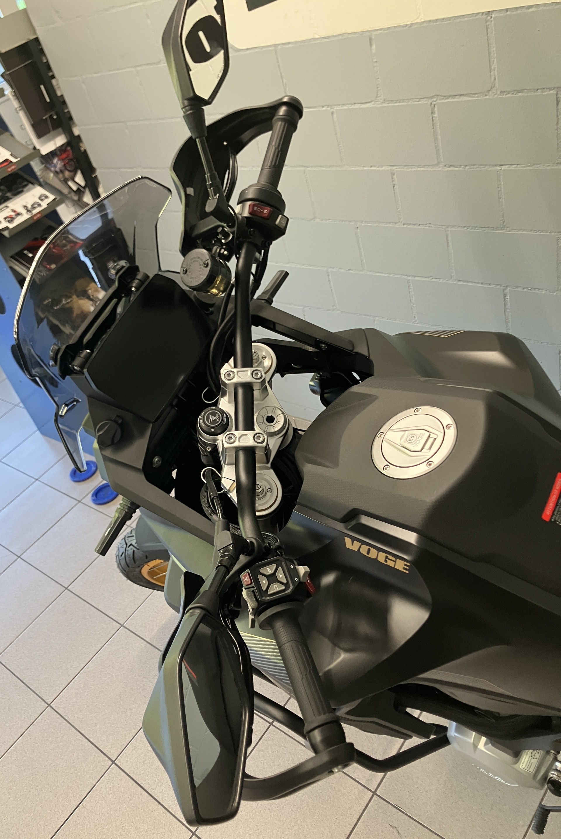 VOGE 900 DSX Black Knight-image-9