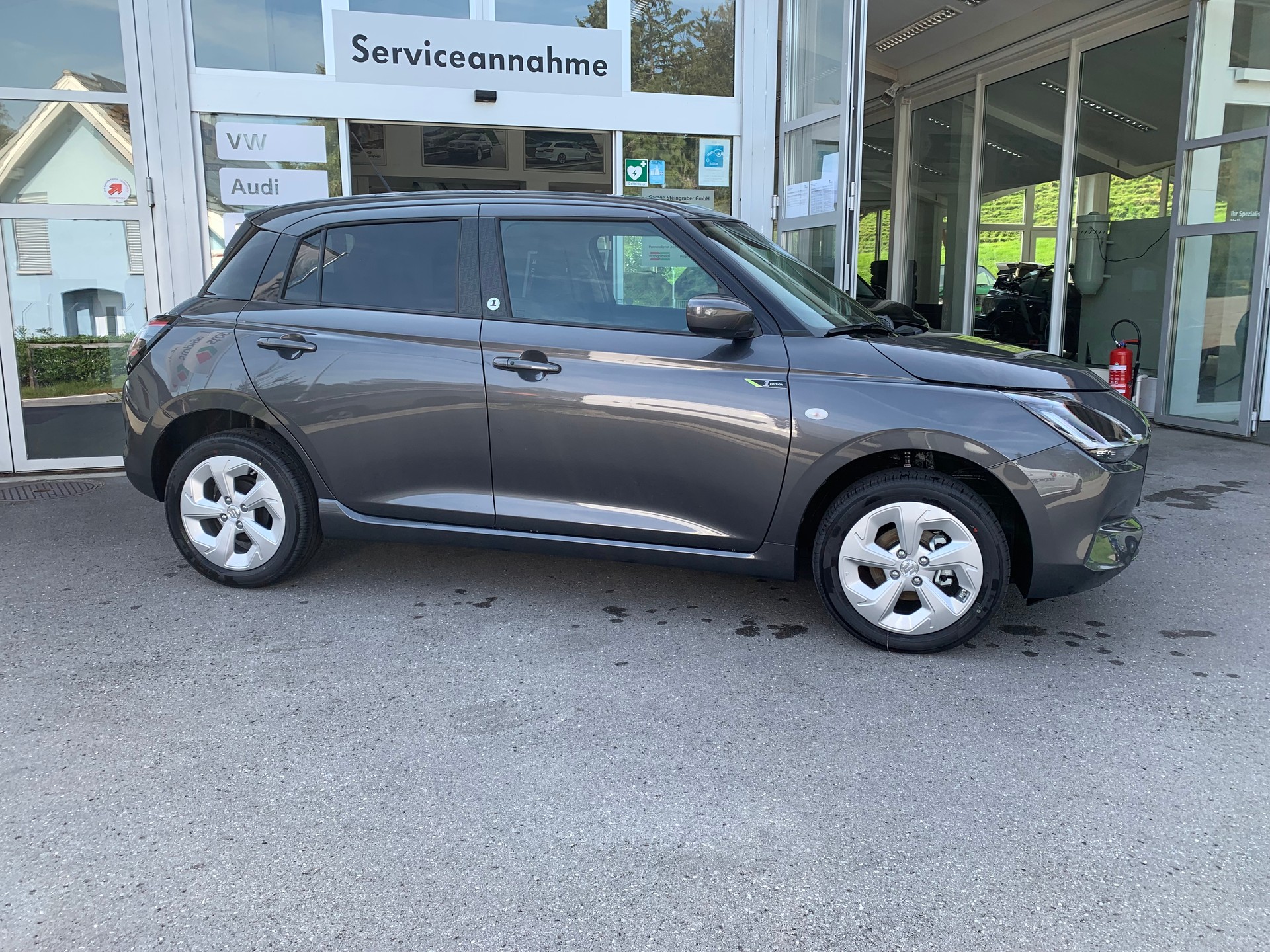 SUZUKI Swift 1.2 1st Edition Hybrid 4x4-showroom-element-3