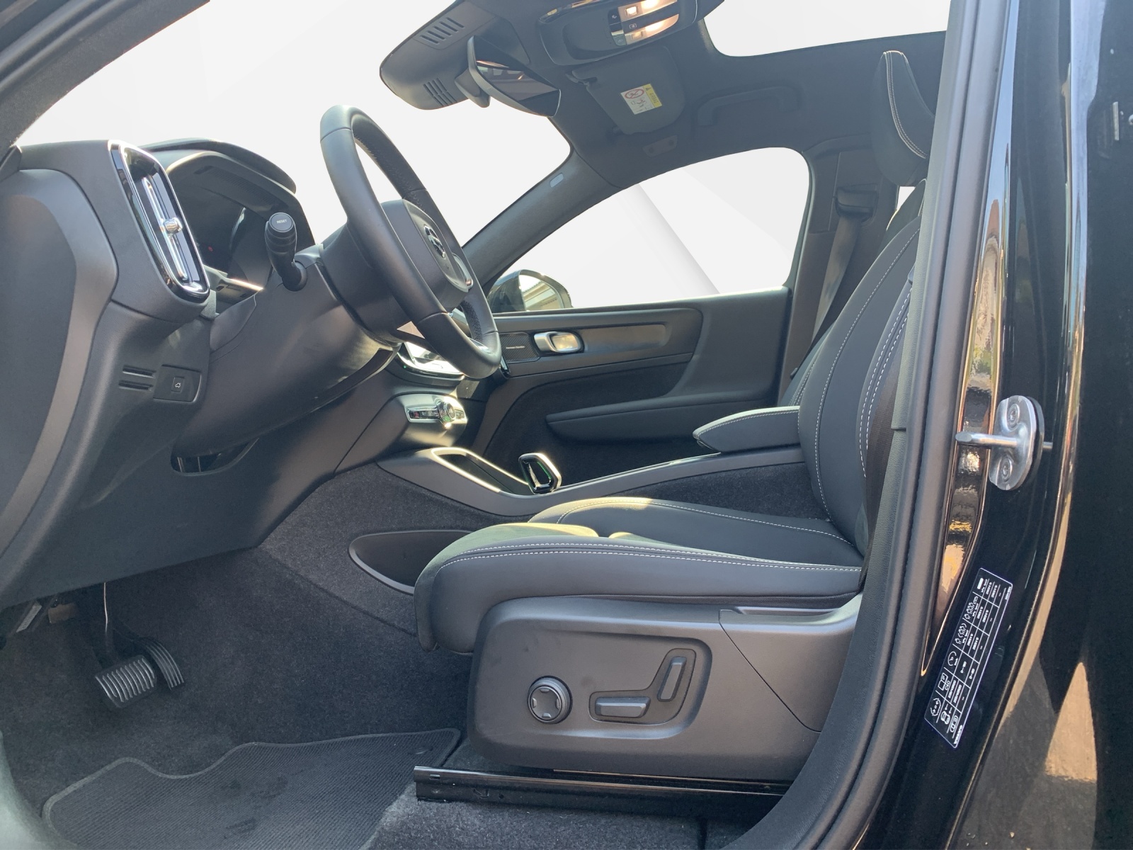 VOLVO C40 P8 Twin Recharge Ultimate AWD-image-9