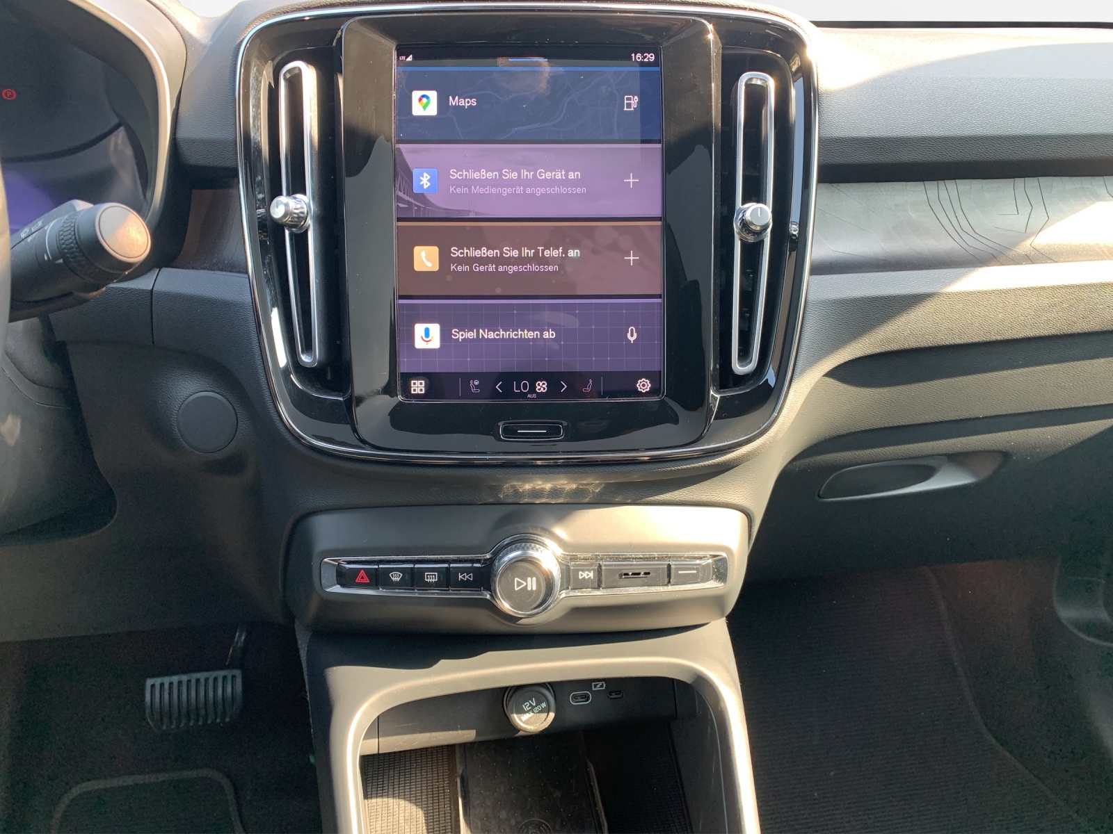 VOLVO C40 P8 Twin Recharge Ultimate AWD-image-12