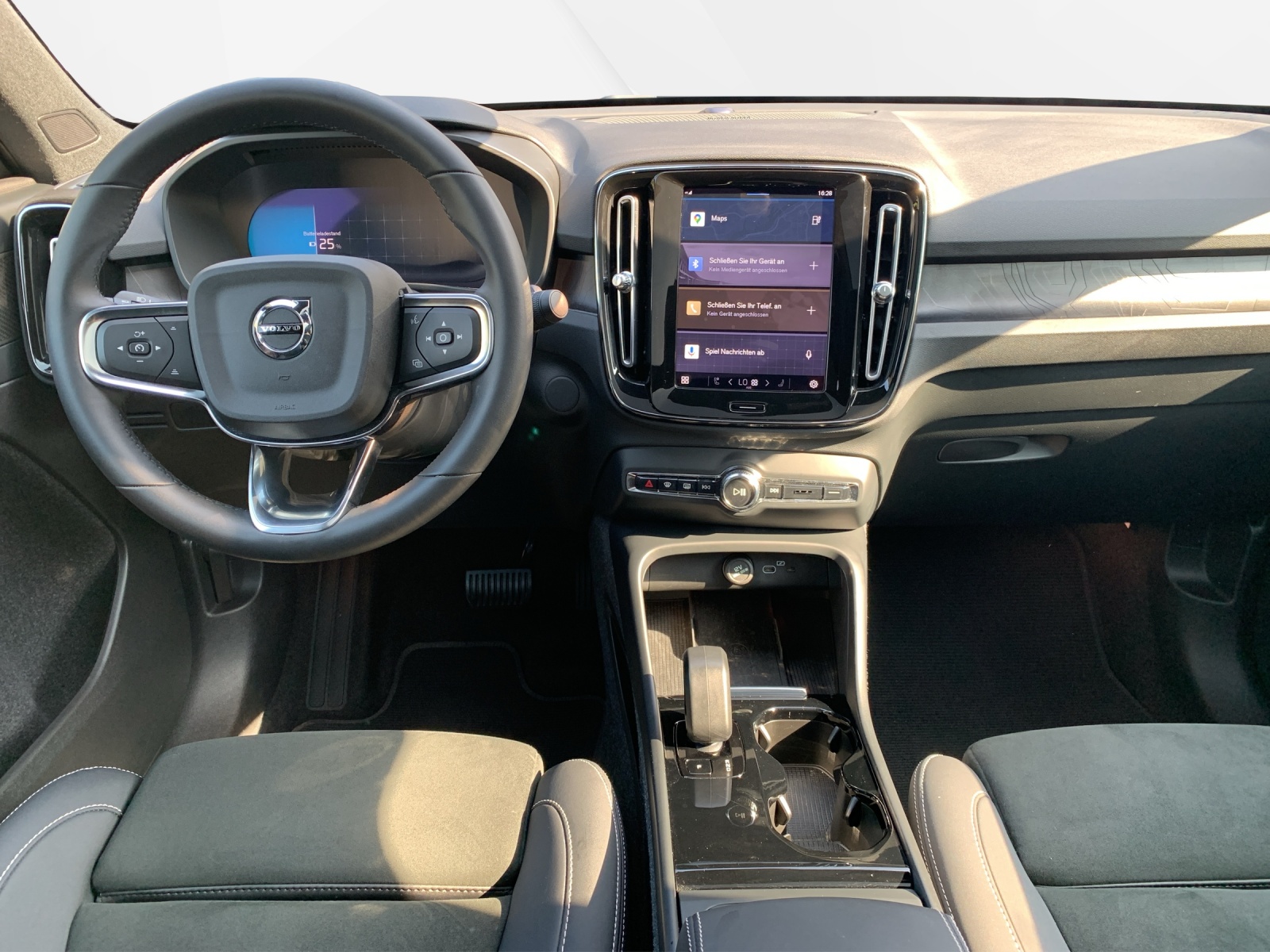 VOLVO C40 P8 Twin Recharge Ultimate AWD-image-10