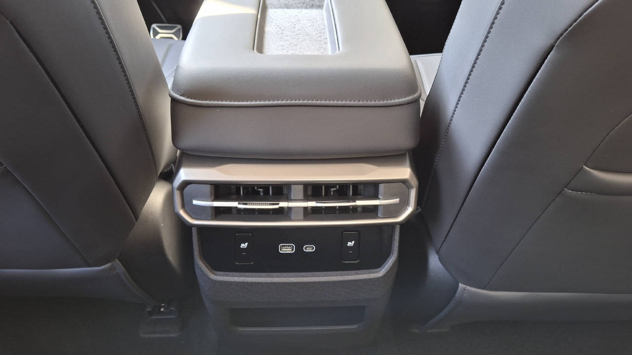 MAXUS eTerron 9 E-Motor 102kWh Luxury-image-14