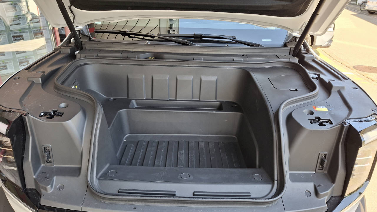 MAXUS eTerron 9 E-Motor 102kWh Luxury-image-6