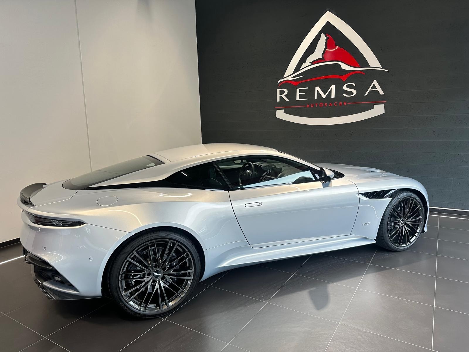 ASTON MARTIN DBS Coupé Superleggera-image-3