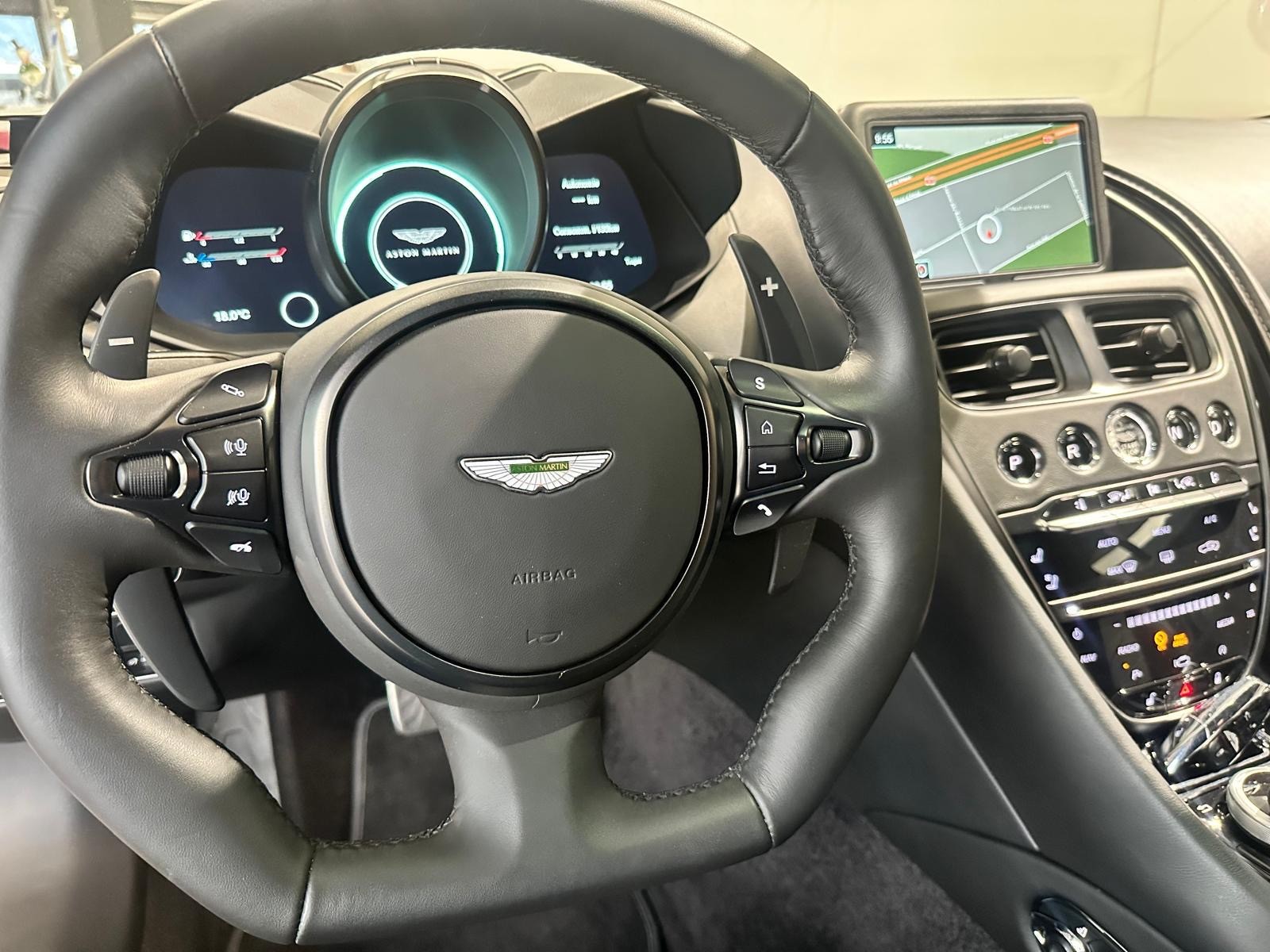 ASTON MARTIN DBS Coupé Superleggera-image-7