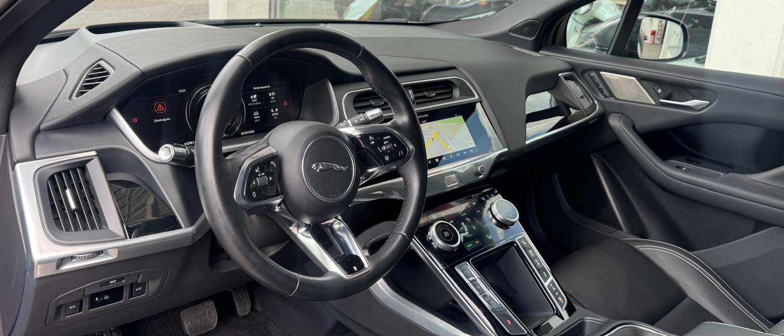 JAGUAR I-Pace EV400 SE AWD-image-6