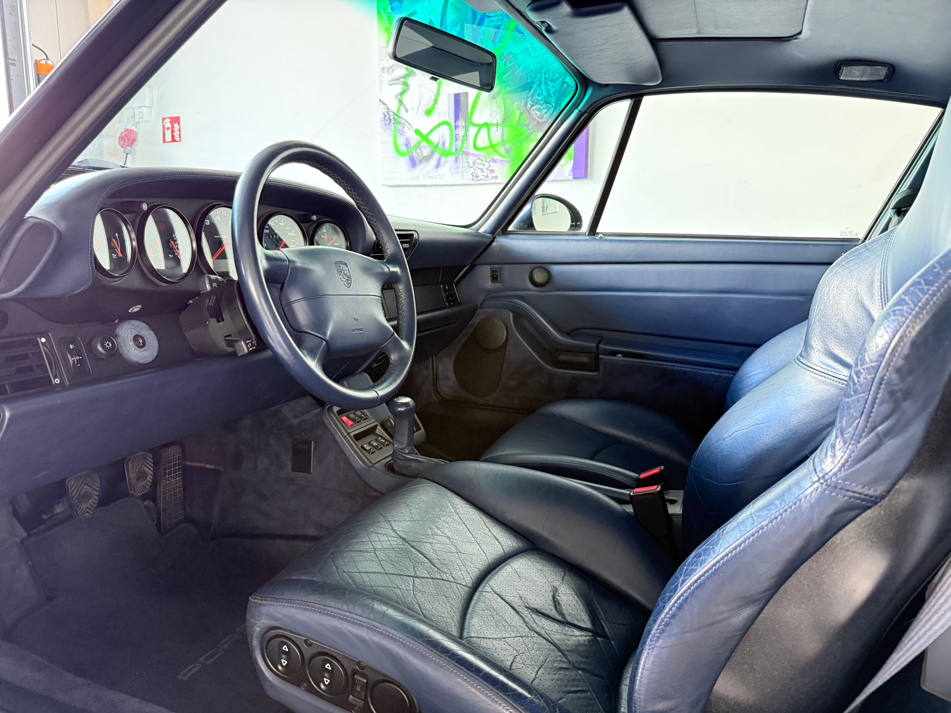 PORSCHE 911 Carrera 4S-image-9